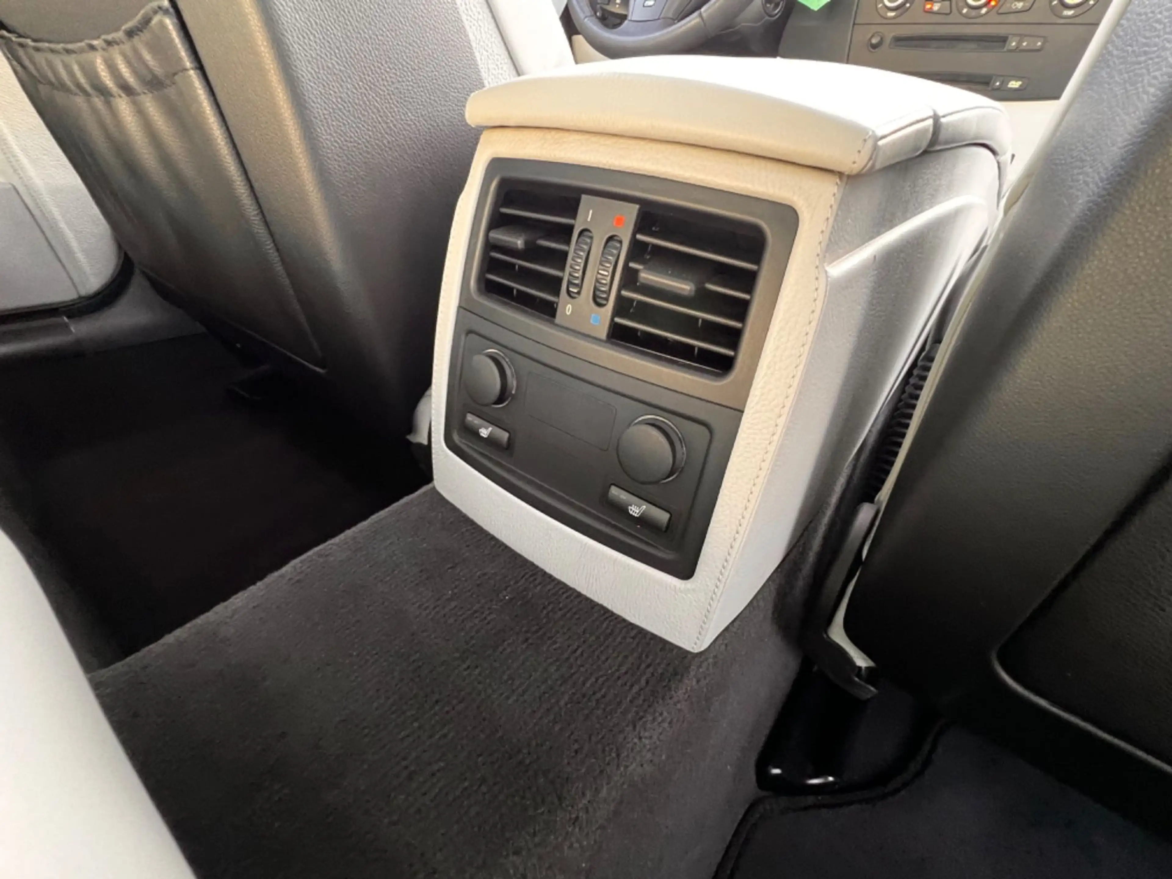 BMW M5 E60 M5 V 10 Limousine — photo 16