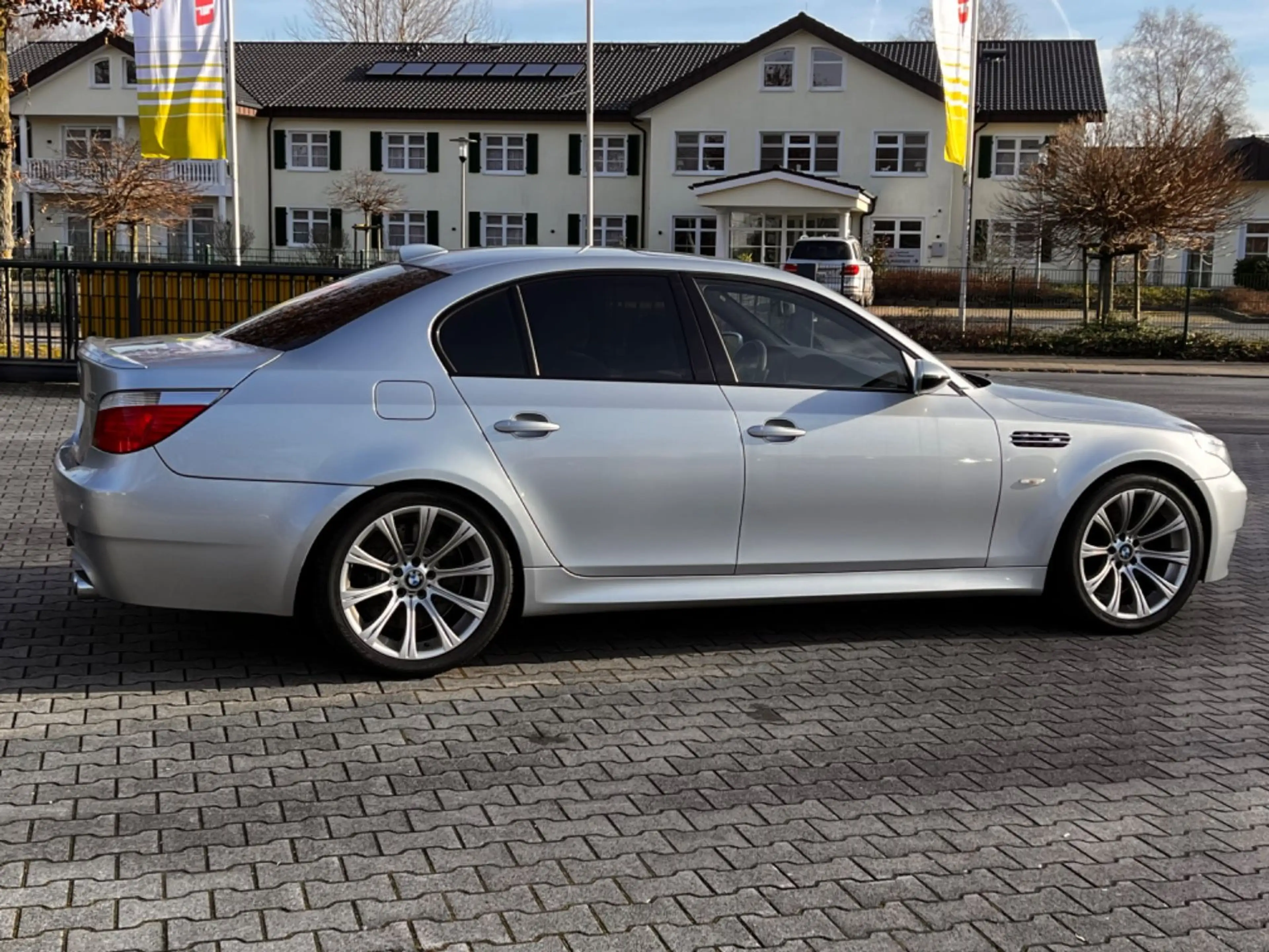 BMW M5 E60 M5 V 10 Limousine — photo 4
