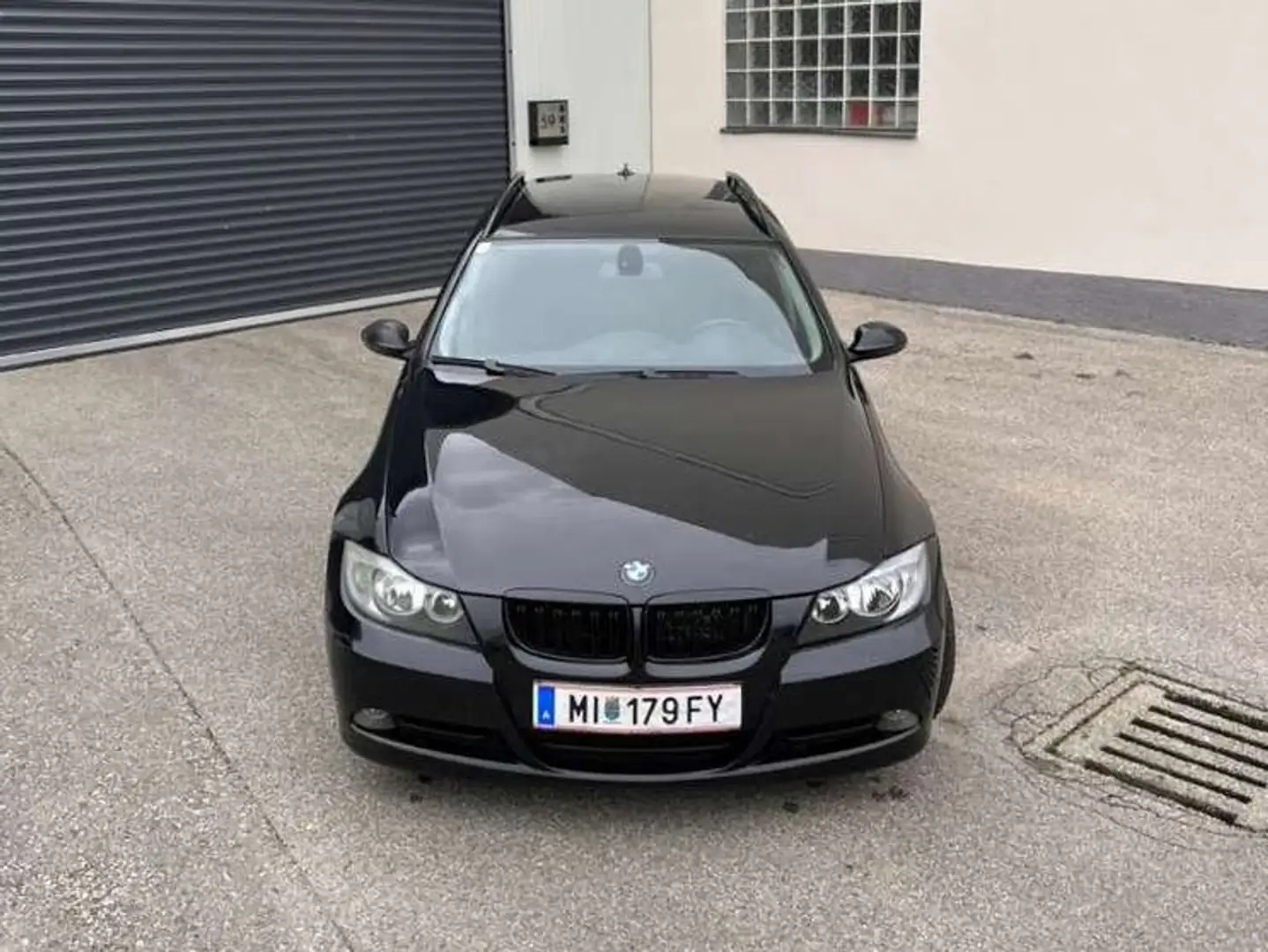 BMW 318 318d Touring Schwarz - 2
