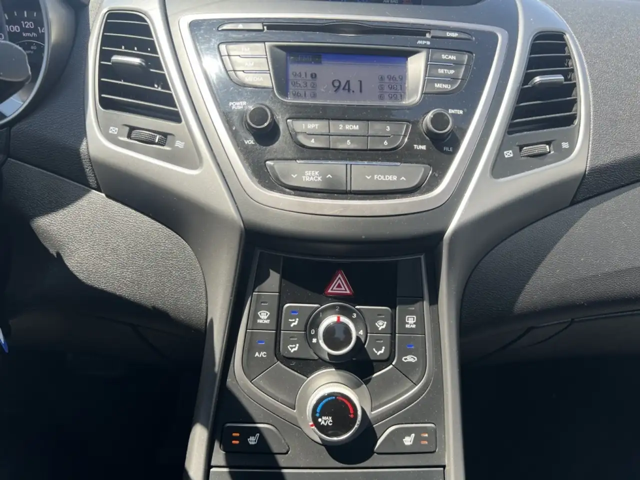 Hyundai ELANTRA снимка Hyundai ELANTRA