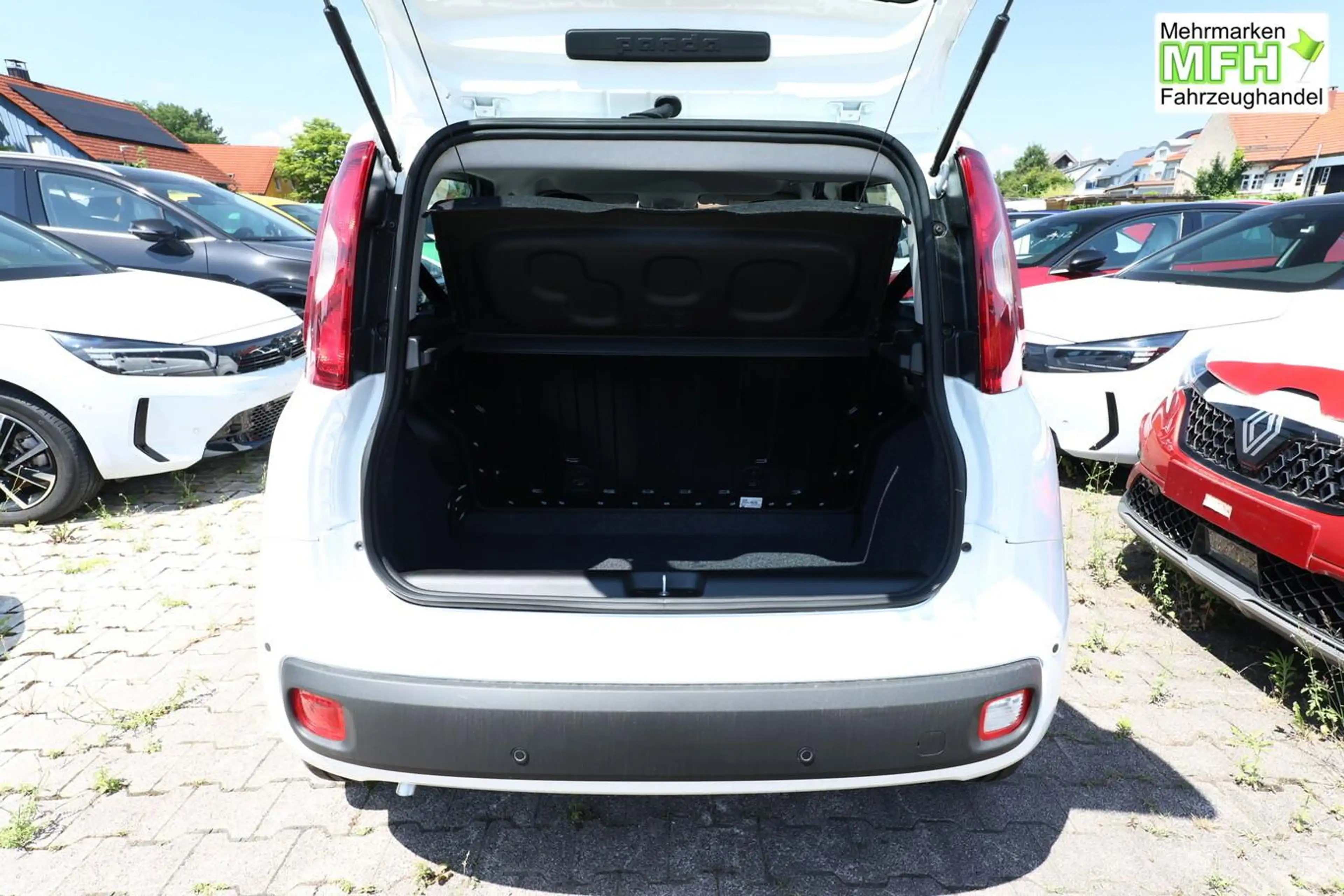 Fiat Panda ICON 5S PDC 5"-DAB DigC Temp LaneA S&S BT 48 kW... — photo 10