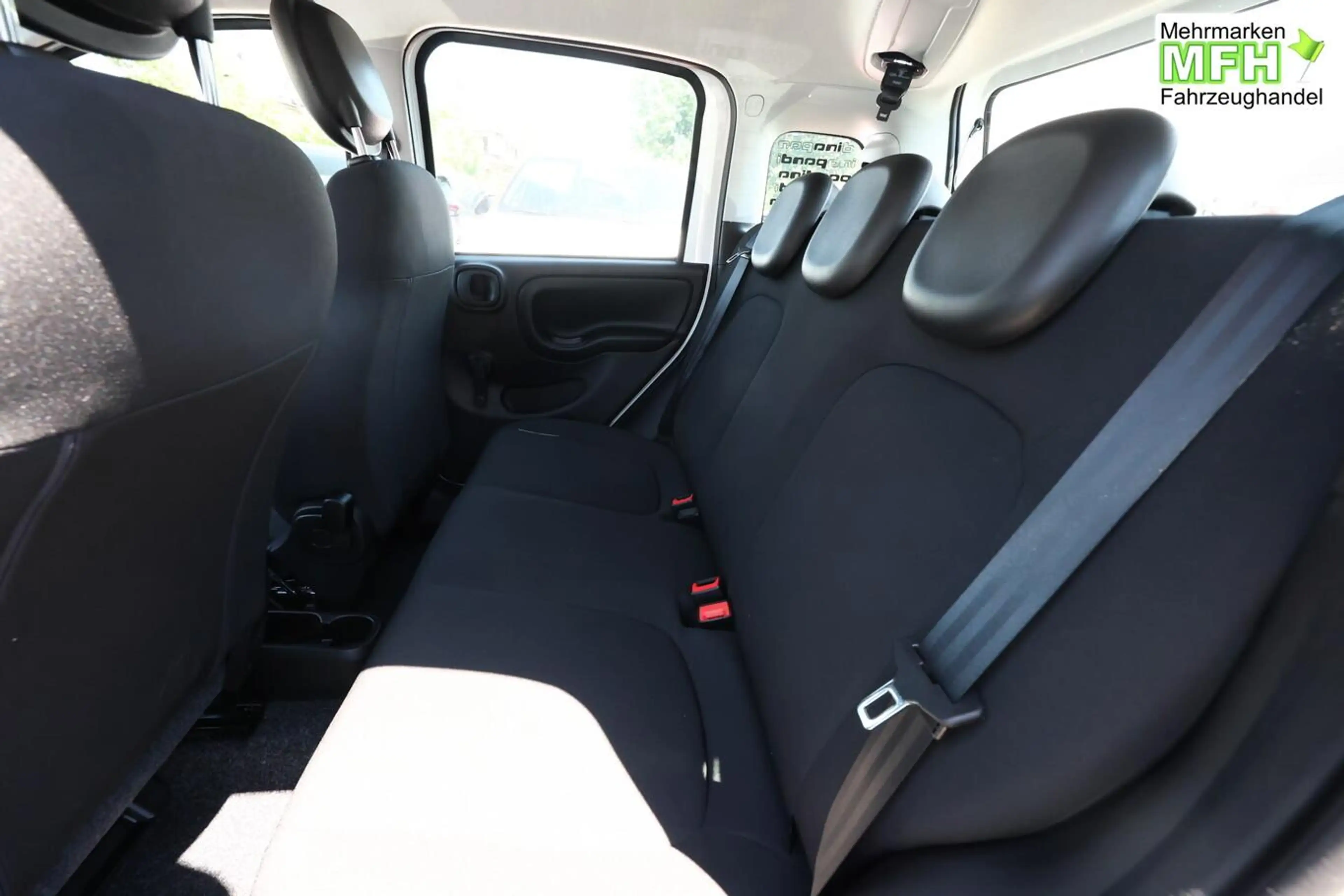 Fiat Panda ICON 5S PDC 5"-DAB DigC Temp LaneA S&S BT 48 kW... — photo 9