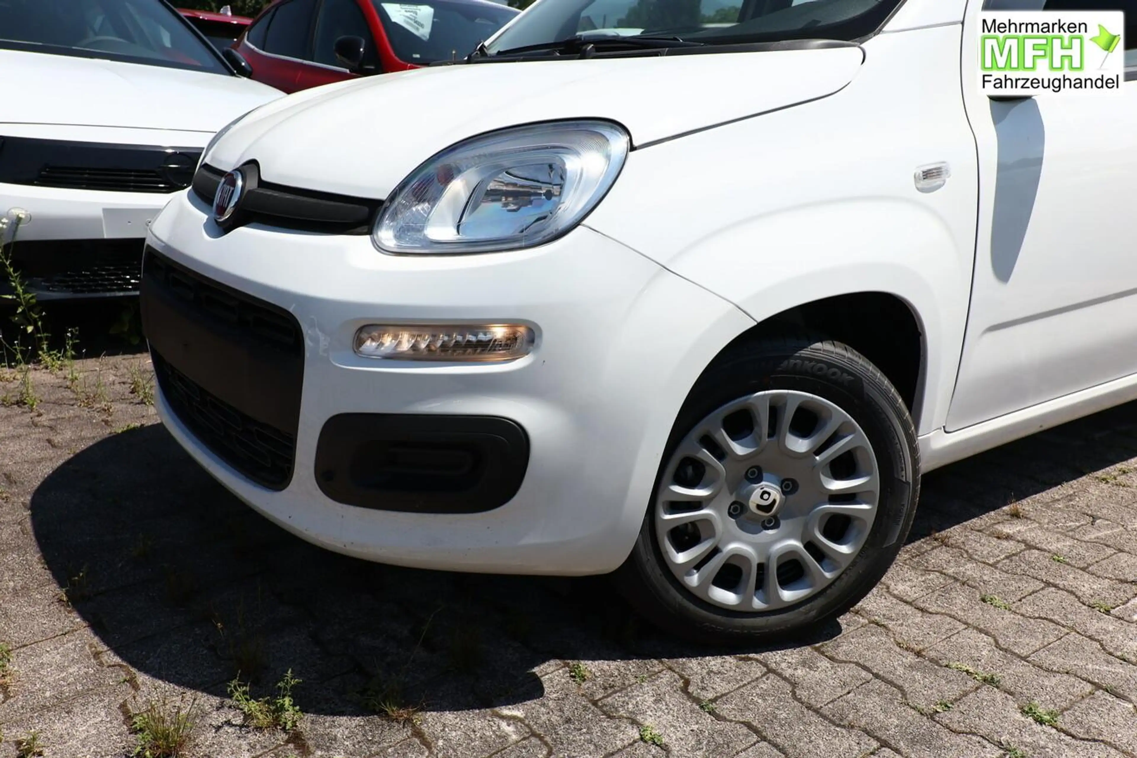 Fiat Panda ICON 5S PDC 5"-DAB DigC Temp LaneA S&S BT 48 kW... — photo 4