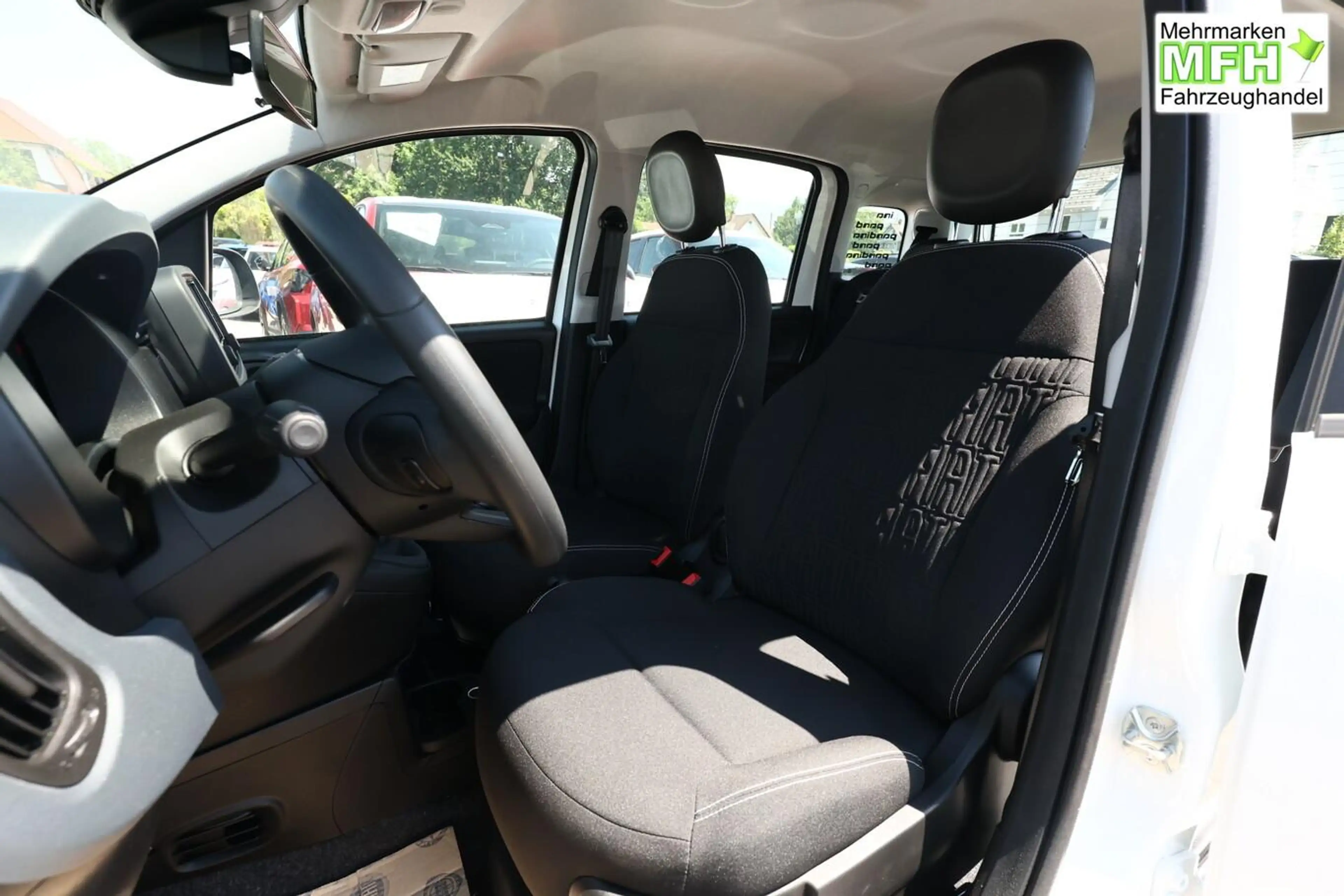 Fiat Panda ICON 5S PDC 5"-DAB DigC Temp LaneA S&S BT 48 kW... — photo 5