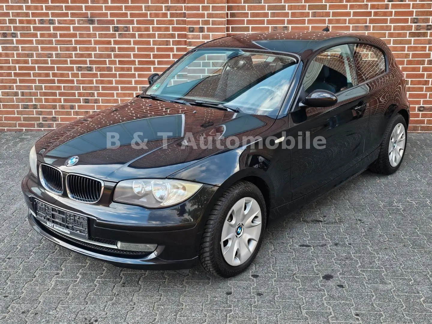 BMW 118 d Lim. Advantage-Paket Schwarz - 1