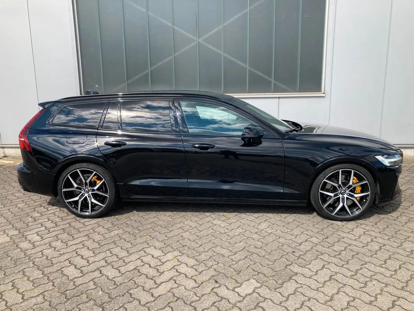 Volvo V60 T8 Polestar Engineered Plug-In Hybrid AWD Schwarz - 2