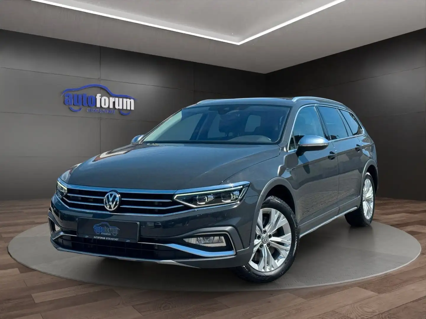 Volkswagen Passat Alltrack 4Motion AHK°PANO°NAVI°LED°KAMERA Серый - 1