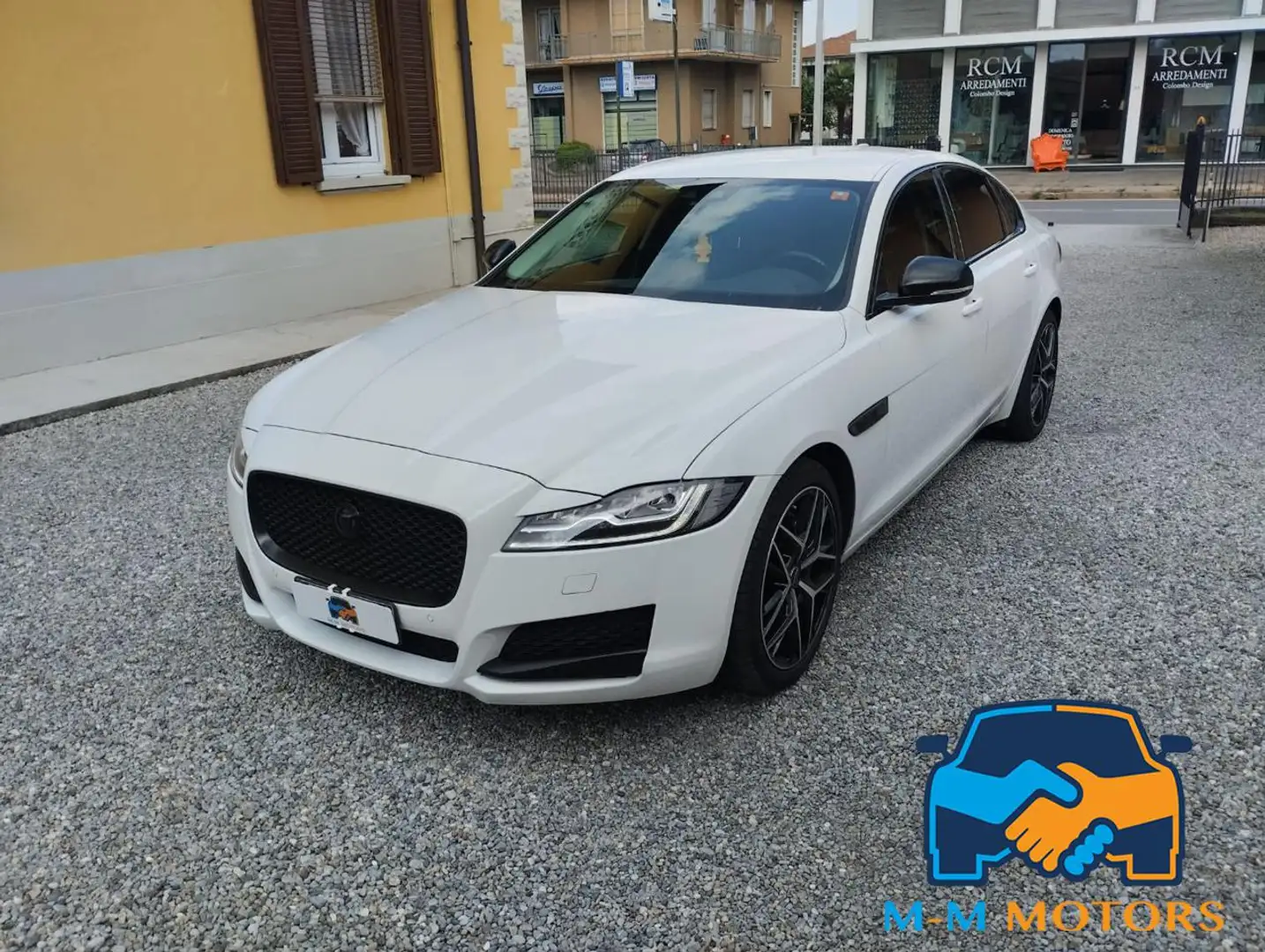 Jaguar XF 2.0 D 180 CV AWD aut. Portfolio Blanc - 1