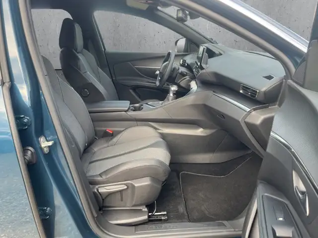 Peugeot 3008 view 13