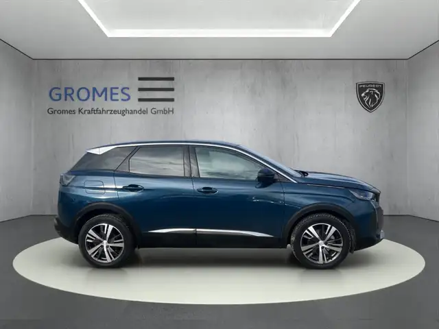 Peugeot 3008 view 2