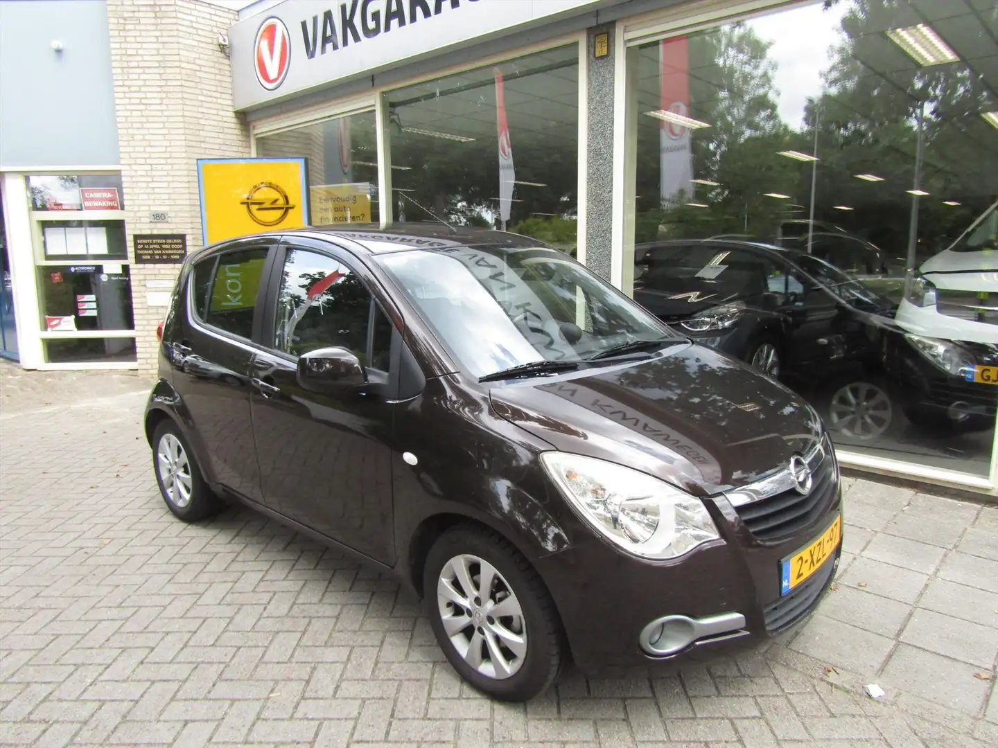 Opel Agila 1.2 16V 94pk BLITZ AIRCO L.M. VELGEN TREKH. Bruin - 1