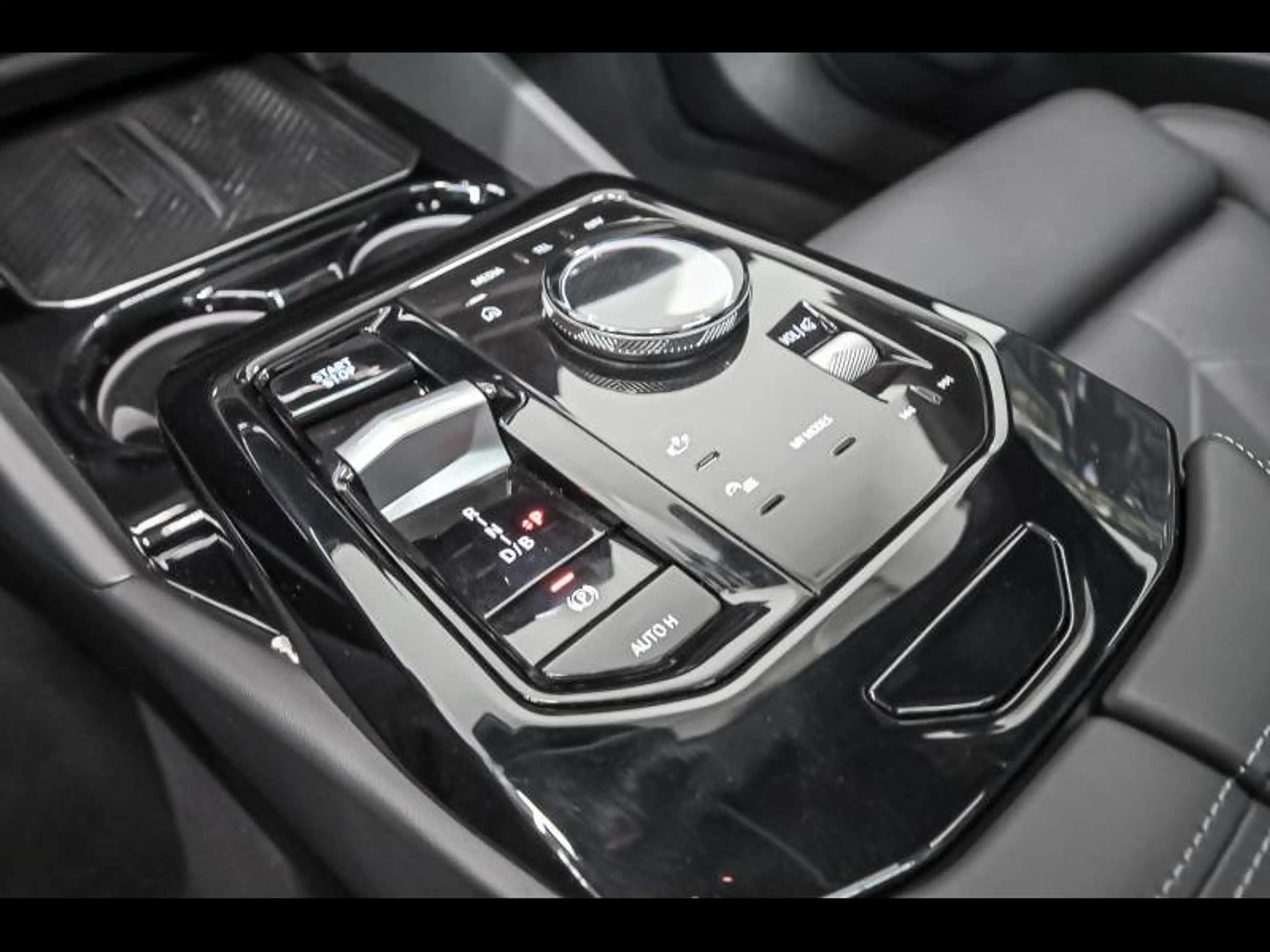 BMW i5 M60 xDrive | M sport — photo 11
