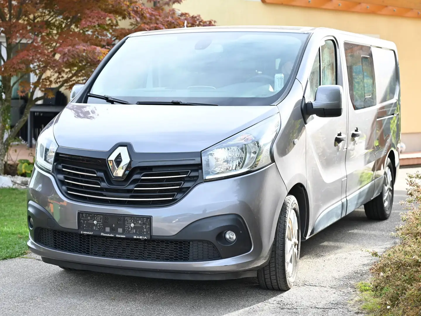 Renault Trafic Trafic Grand SpaceClass Energy dCi 145 Twin-Turbo SpaceClass Grau - 2