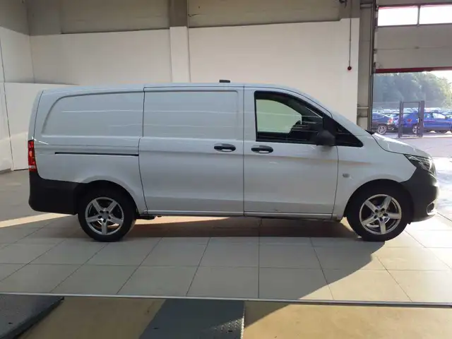 Mercedes-Benz Unknown Model view 3