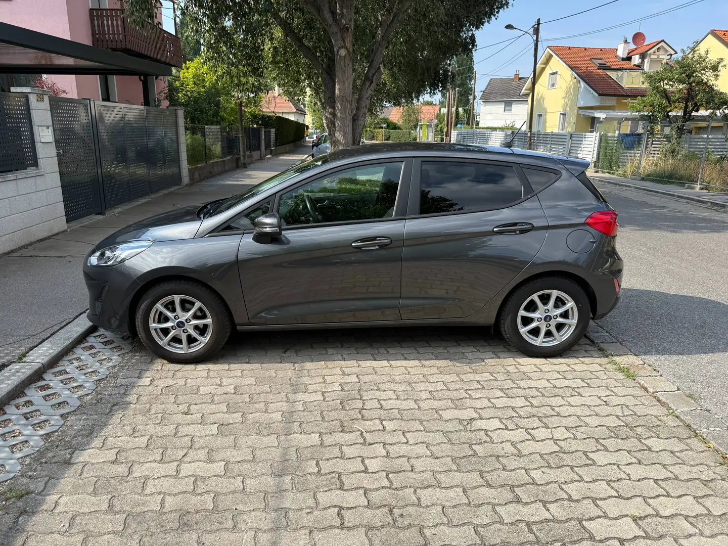 Ford Fiesta Fiesta Trend 1,1 Start/Stop Trend Grau - 2