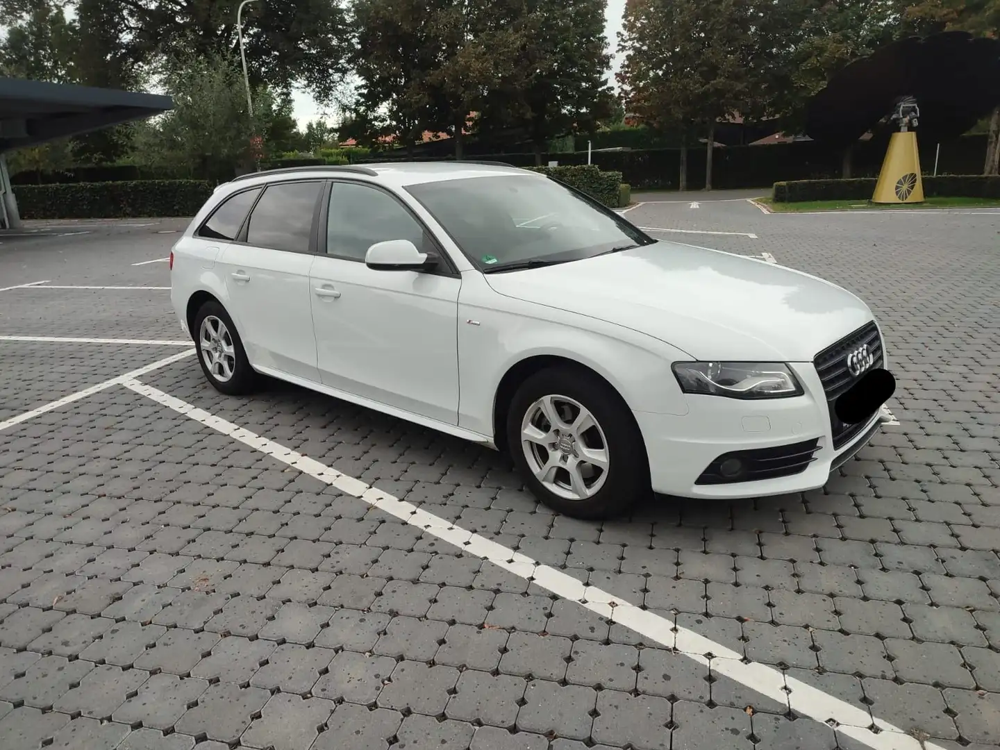 Audi A4 Attraction White - 1