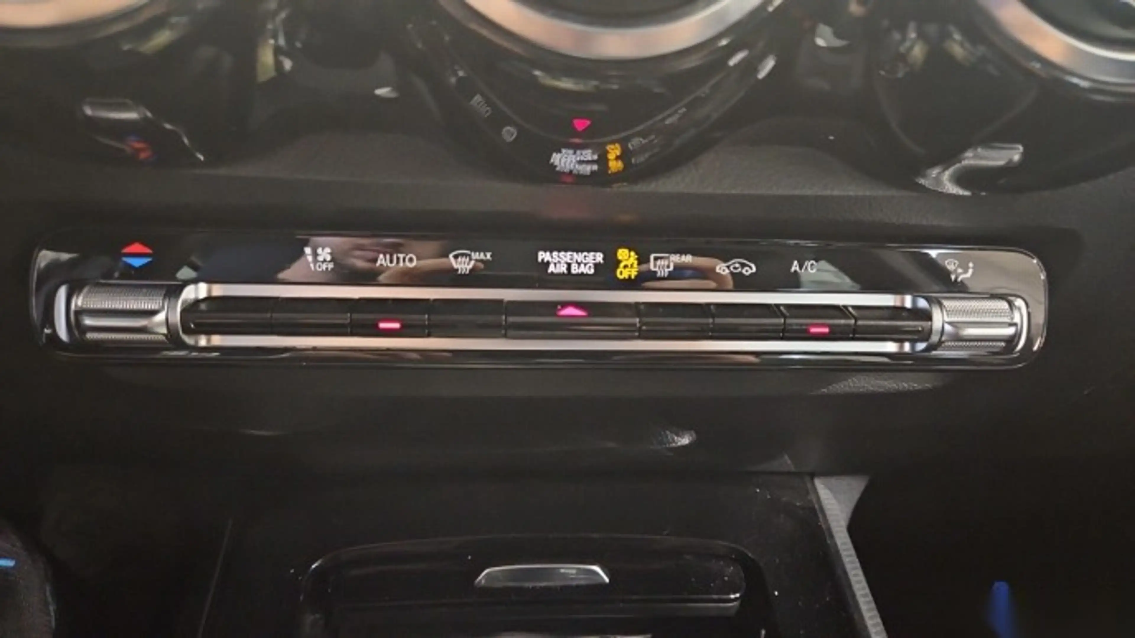 Mercedes-Benz GLB 200 NAVI KLIMAAUT LED RADIO TEMPO MFL SHZ VC AHK KAMERA T-Leder RFK — photo 10