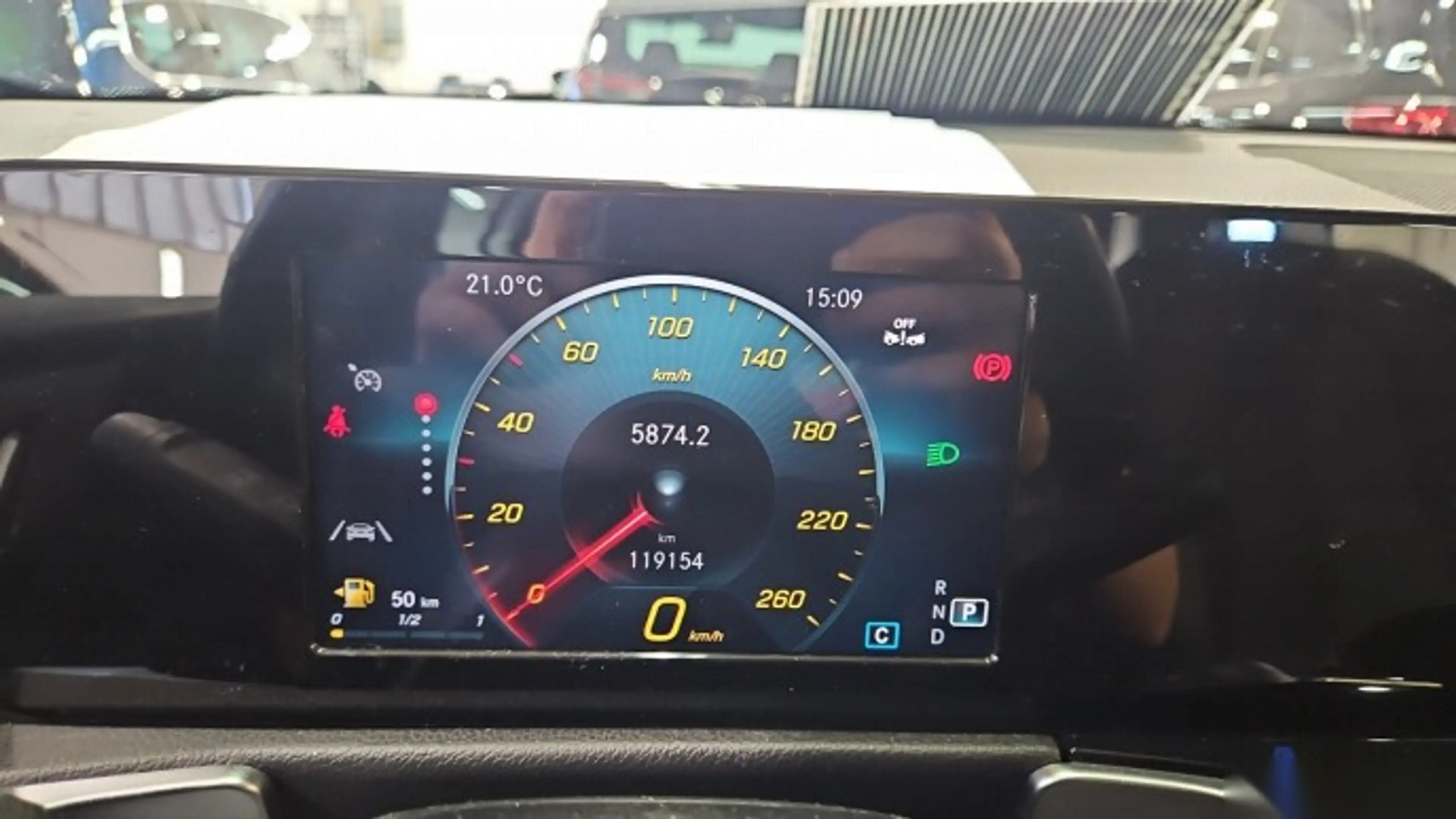 Mercedes-Benz GLB 200 NAVI KLIMAAUT LED RADIO TEMPO MFL SHZ VC AHK KAMERA T-Leder RFK — photo 7