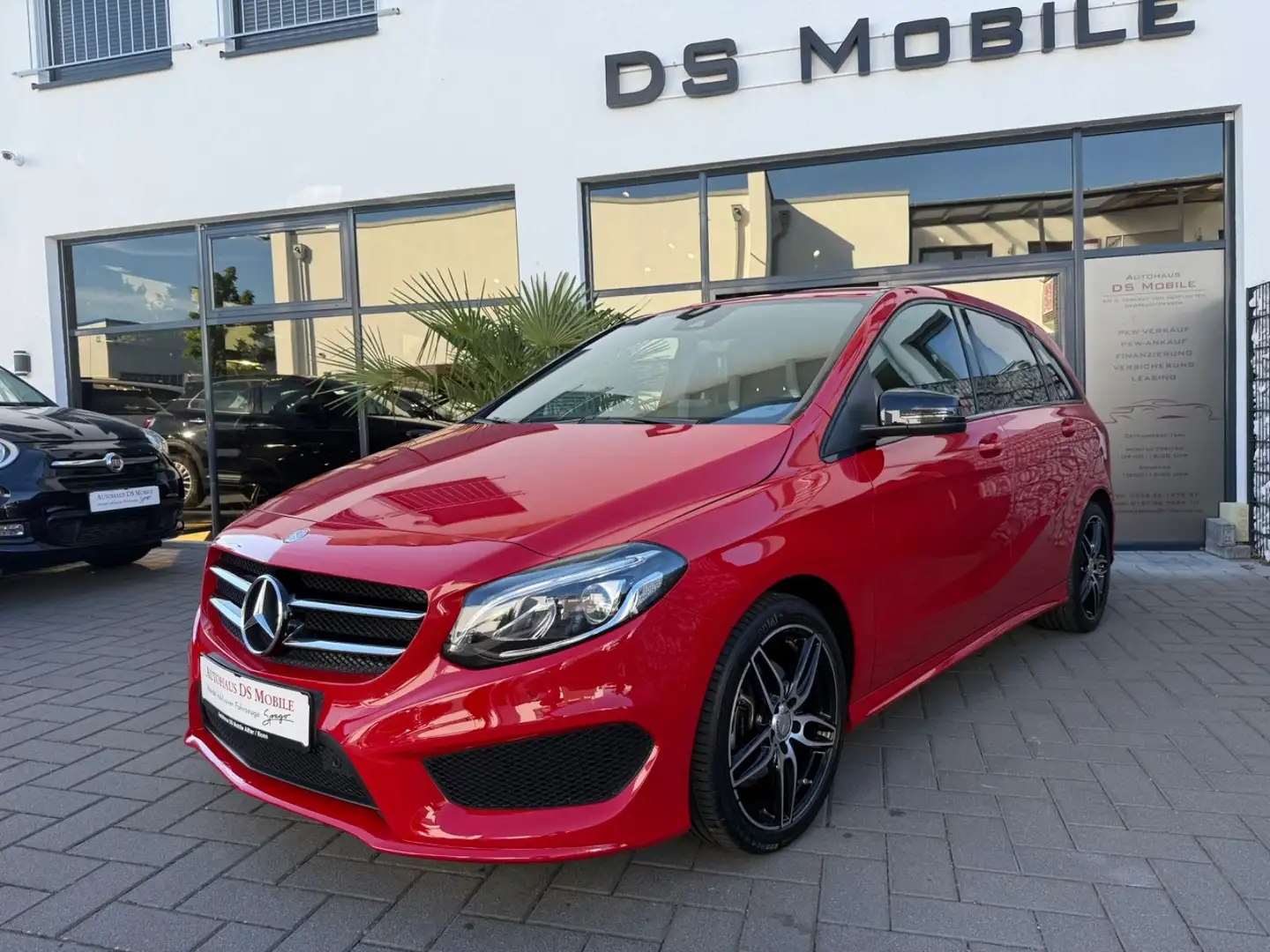 Mercedes-Benz B 200 7G-DCT AMG Line/Night/AHK/Navi Rood - 1