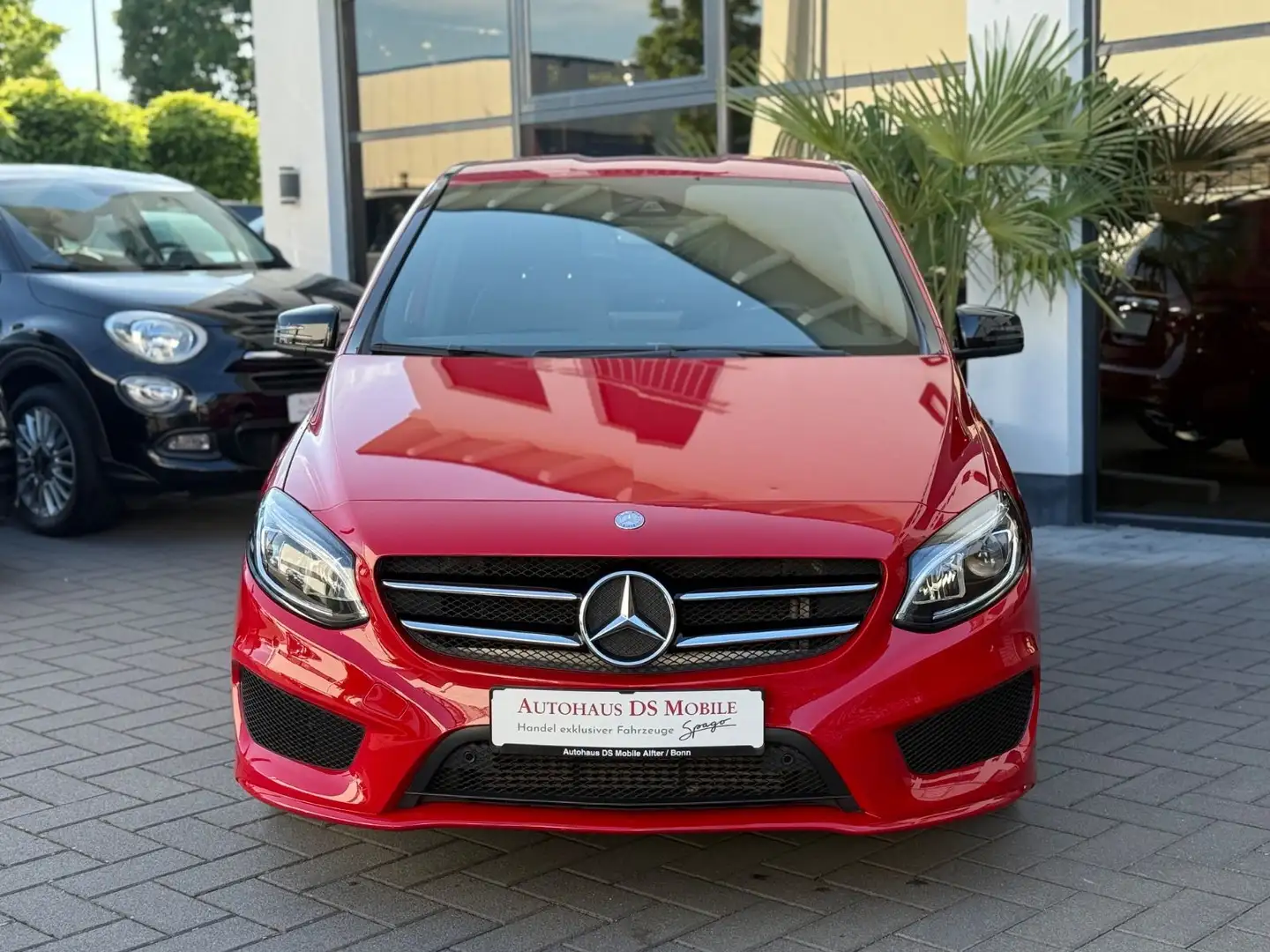 Mercedes-Benz B 200 7G-DCT AMG Line/Night/AHK/Navi Rood - 2