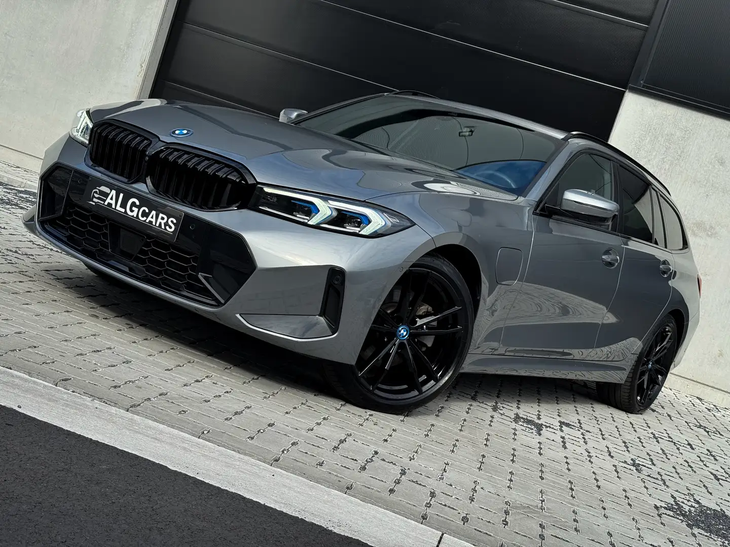 BMW 330 e xDrive Touring M-Sport Shadow Line/Full Option!! Grijs - 2