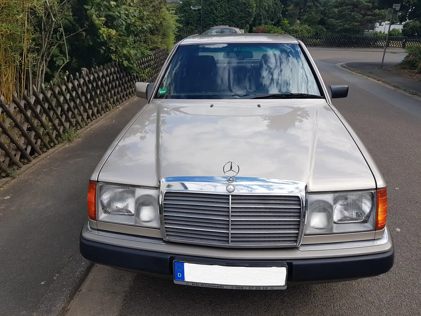Mercedes-Benz 230 E-Klasse Gold - 2