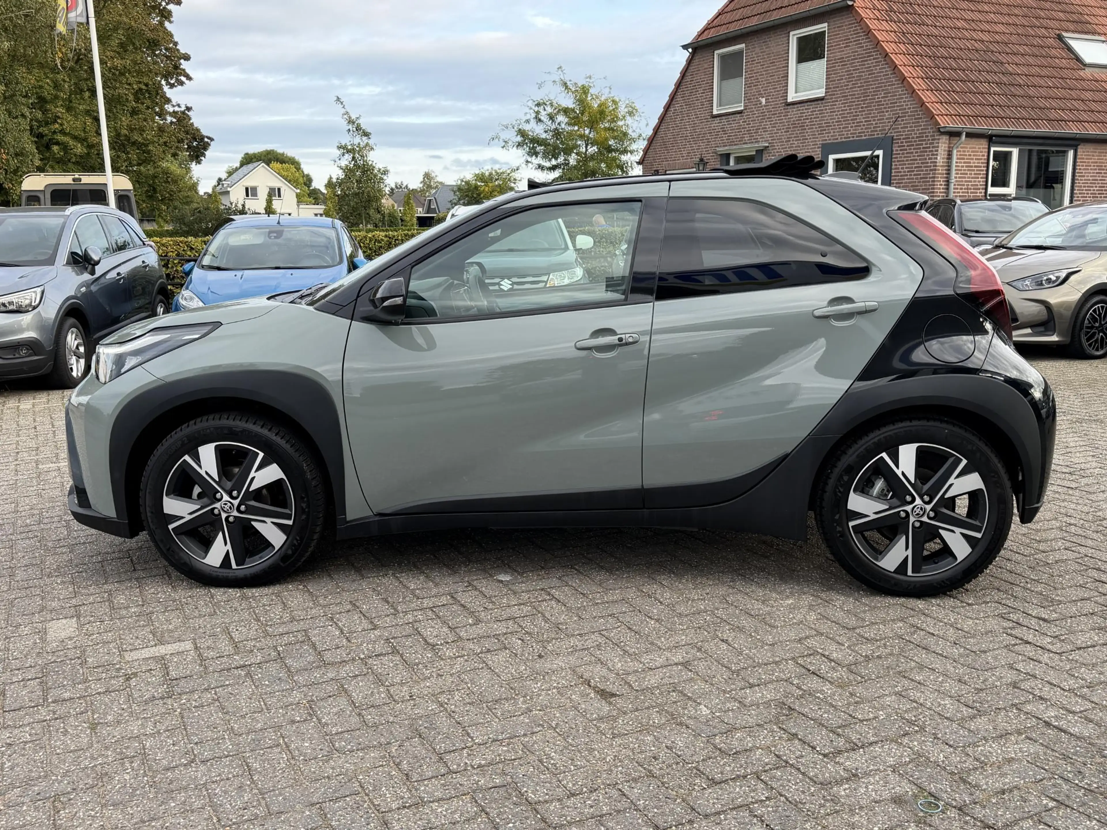 Toyota Aygo X Hybrid 115 envy CABRIO | NAVI | KLIMA | BOVAG !! — photo 2
