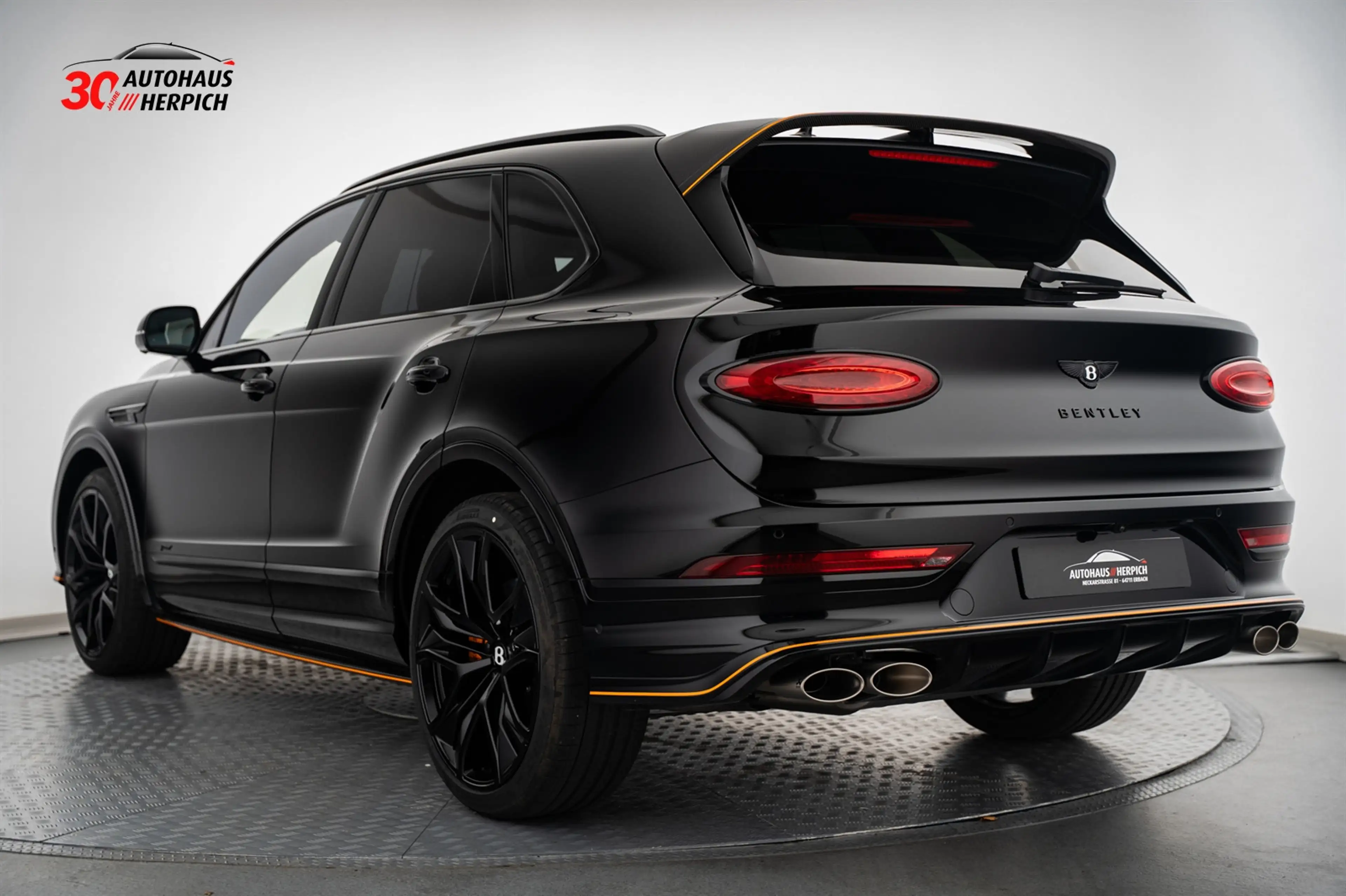 Bentley Bentayga Speed 23 Beluga & Mandarin Akrapovi? — photo 3