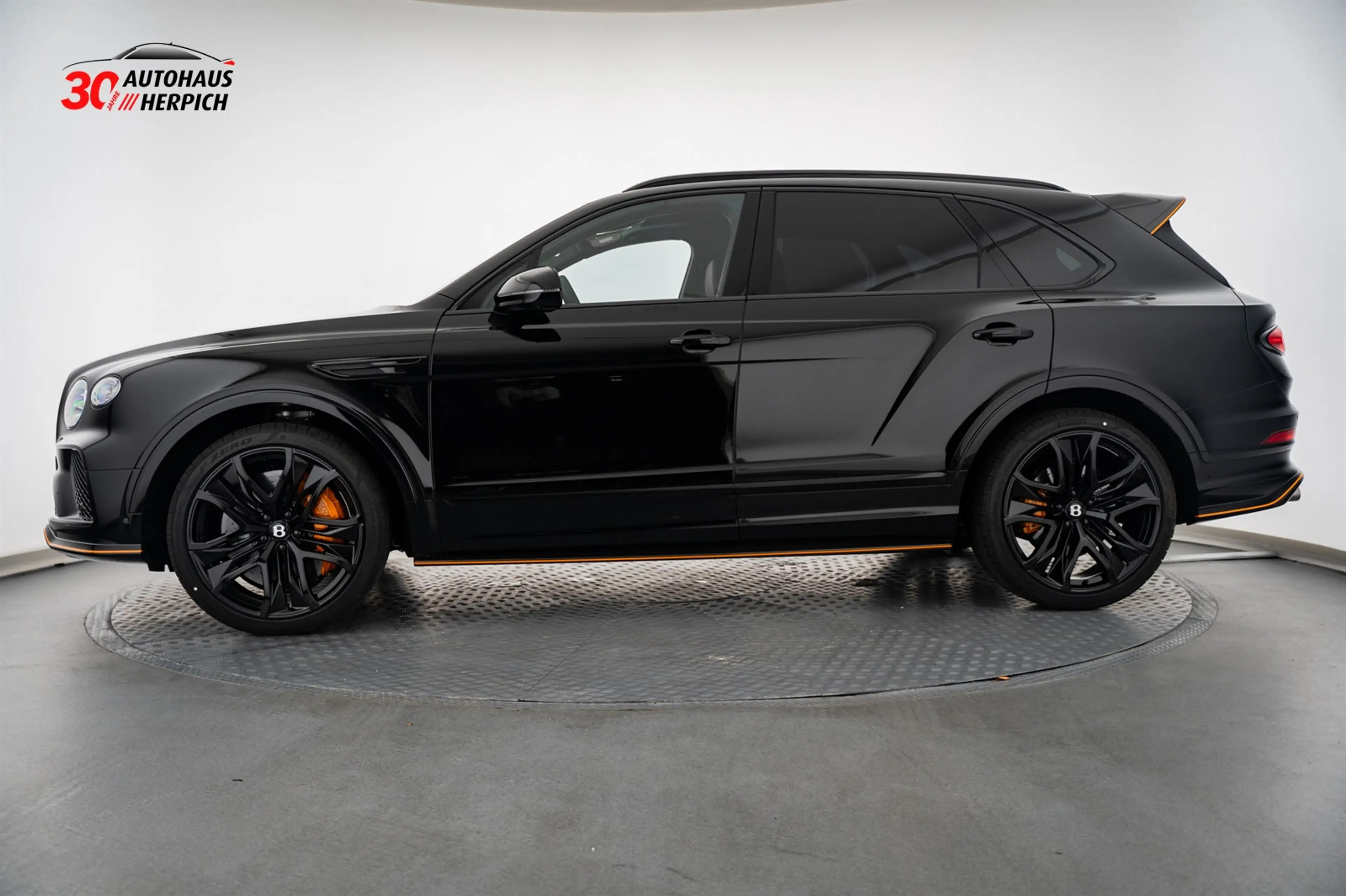 Bentley Bentayga Speed 23 Beluga & Mandarin Akrapovi? — photo 2