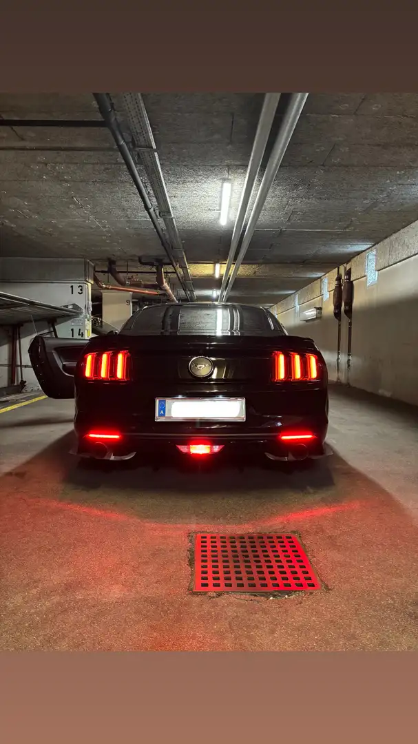 Ford Mustang 2,3 EcoBoost Aut. Schwarz - 2