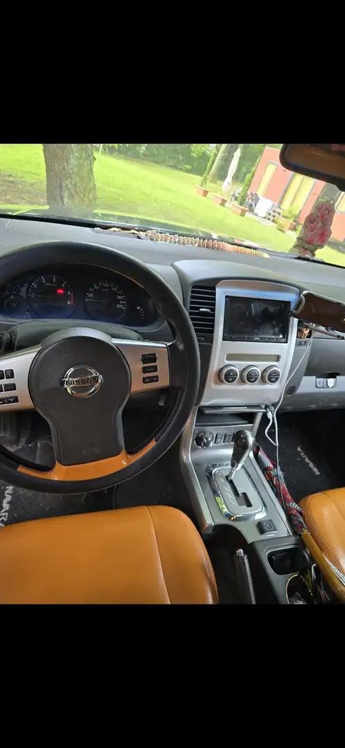 Nissan Navara 3.0 V6 dci d.cab LE auto - 2