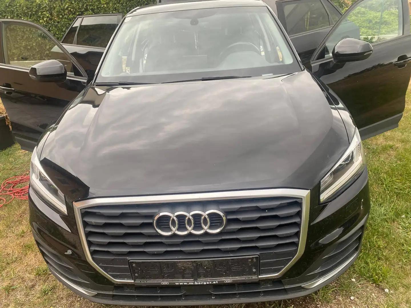 Audi Q2 S-Line Schwarz - 1