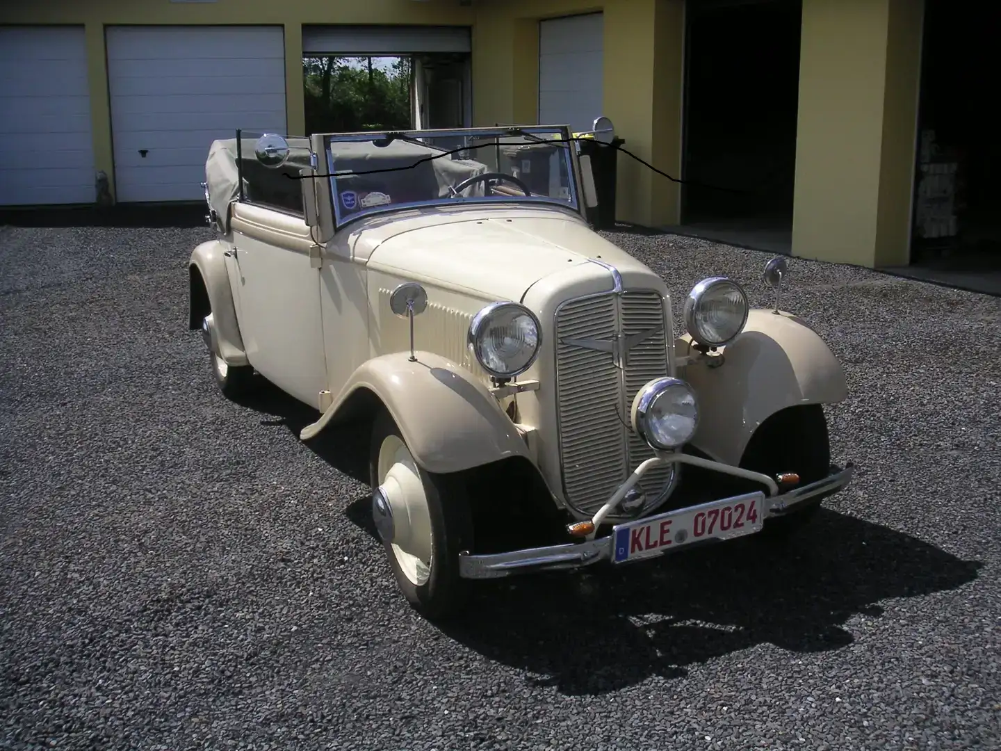 Oldtimer Adler Trumpf 1,5AV Beige - 1