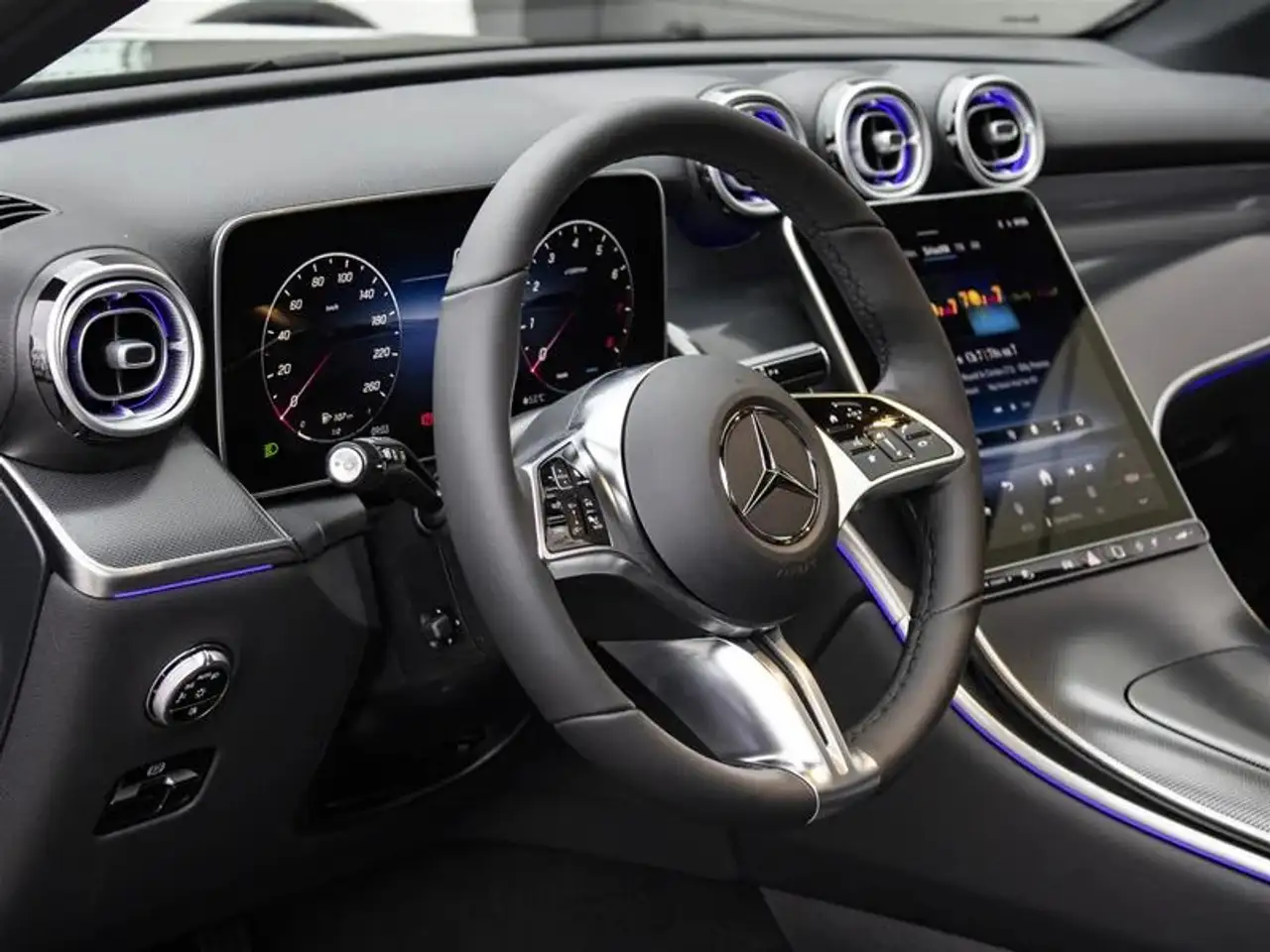 Mercedes-Benz GLC снимка Mercedes-Benz GLC