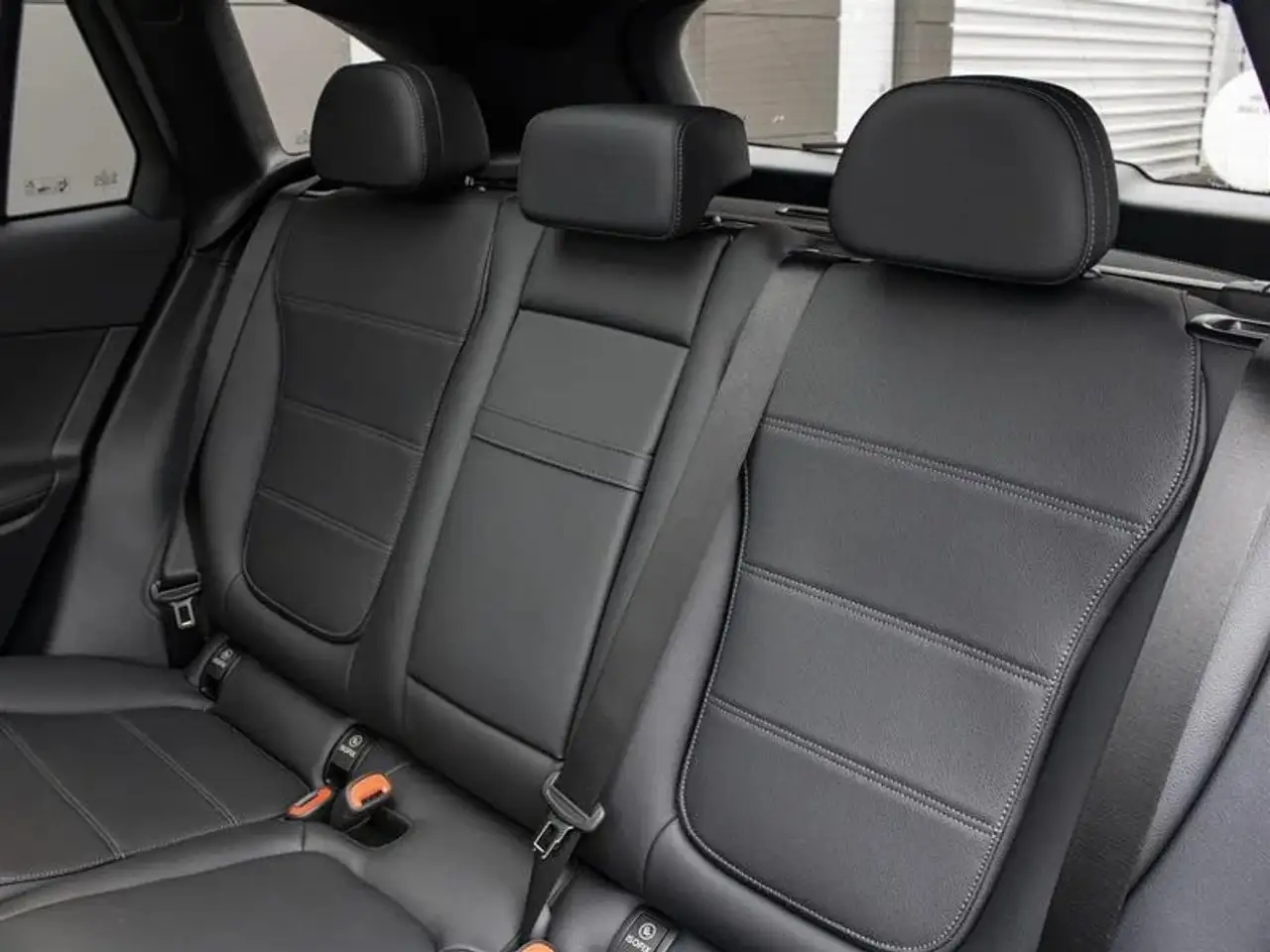 Mercedes-Benz GLC снимка Mercedes-Benz GLC