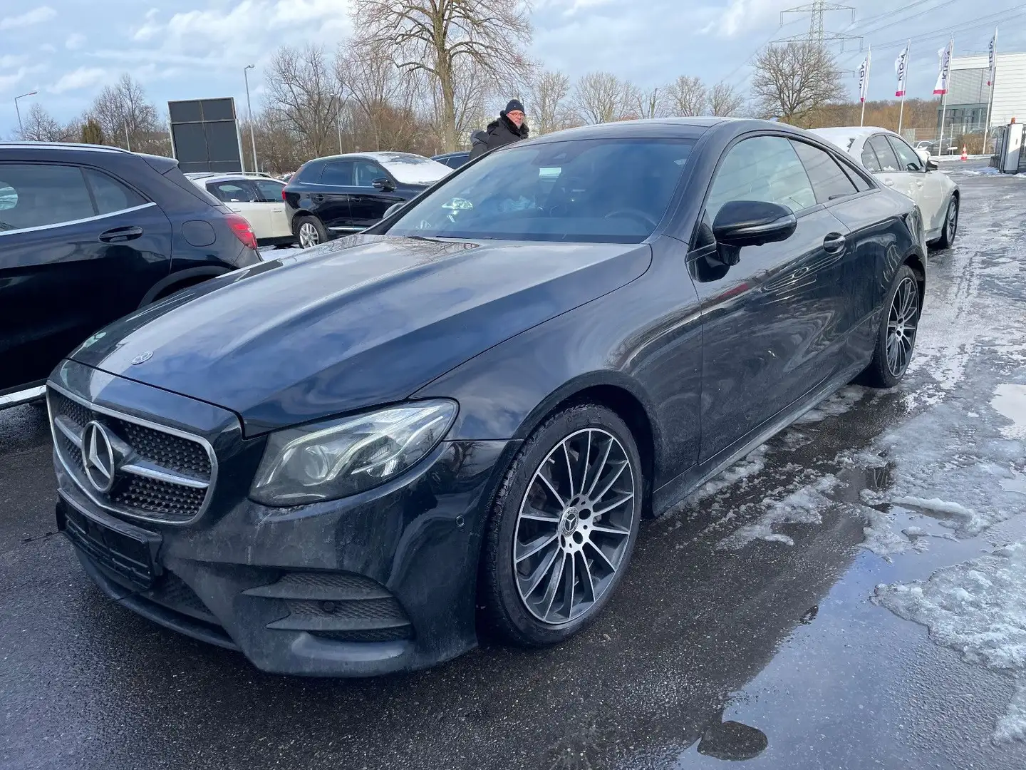 Mercedes-Benz E 220 d Coupe AMG LINE*WIDE*PANO*360*BEAM* Schwarz - 1