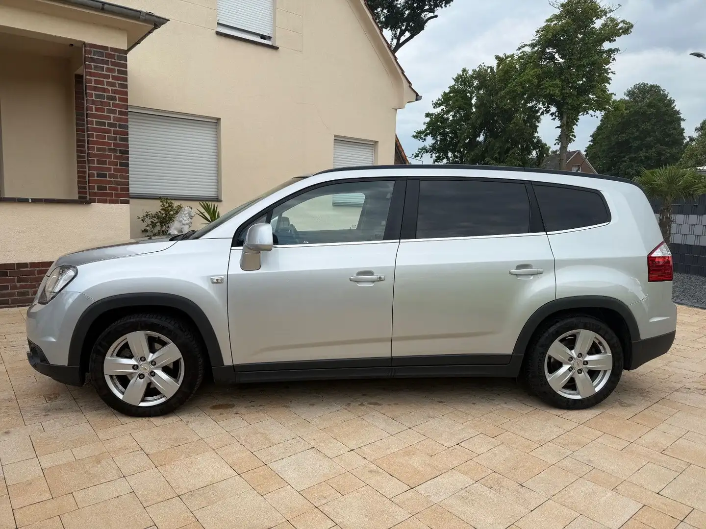 Chevrolet Orlando 2.0 Diesel LTZ+Navi+7 Sitze+PDC+Tüv/AU Срібний - 2