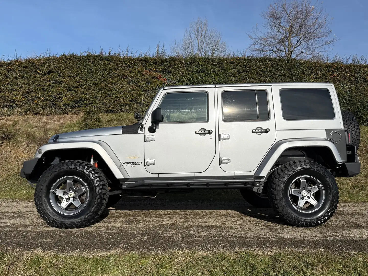 Jeep Wrangler Wrangler Unlimited 2.8 Crd Sahara Auto Grau - 1