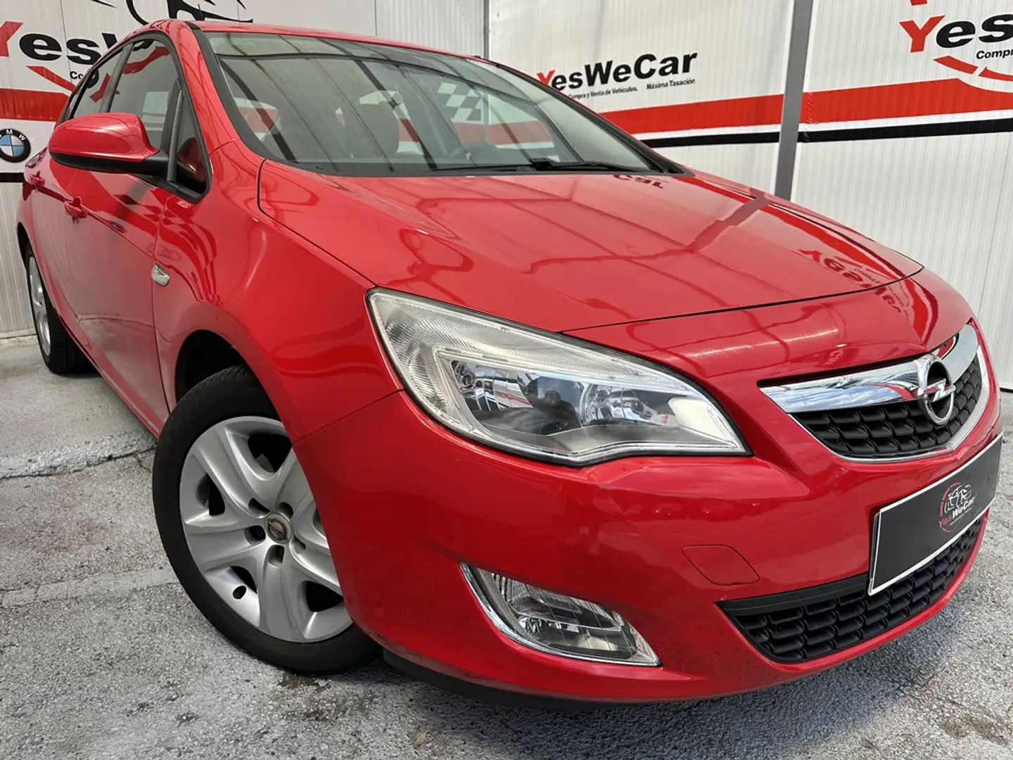 Opel Astra 1.7CDTI Enjoy S/S Rojo - 1