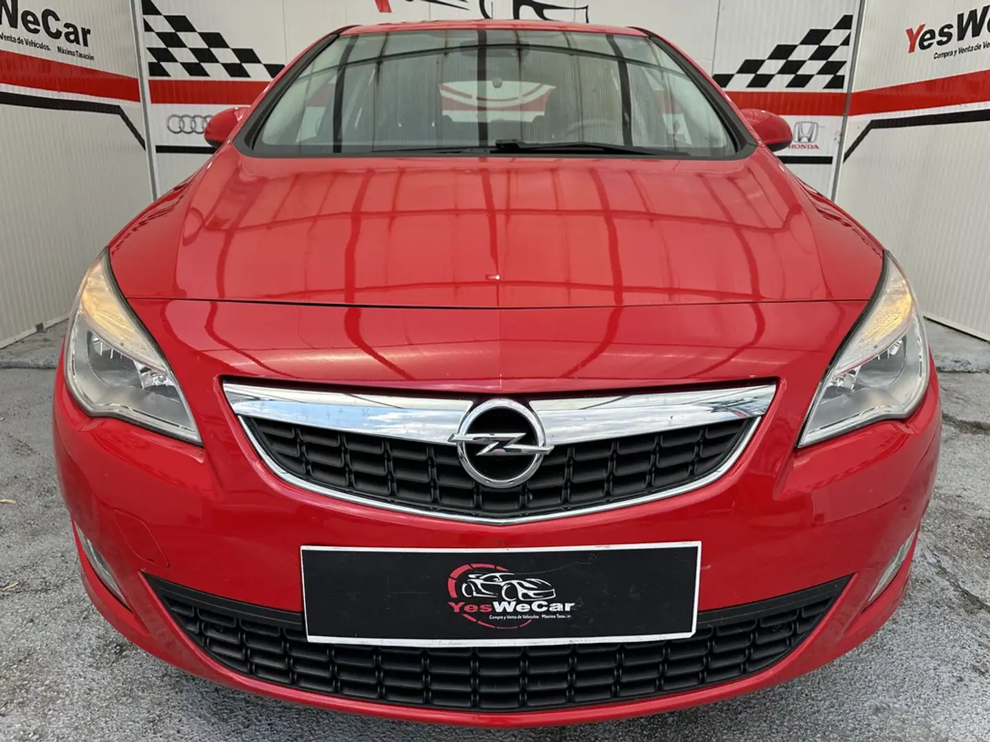 Opel Astra 1.7CDTI Enjoy S/S Rojo - 2