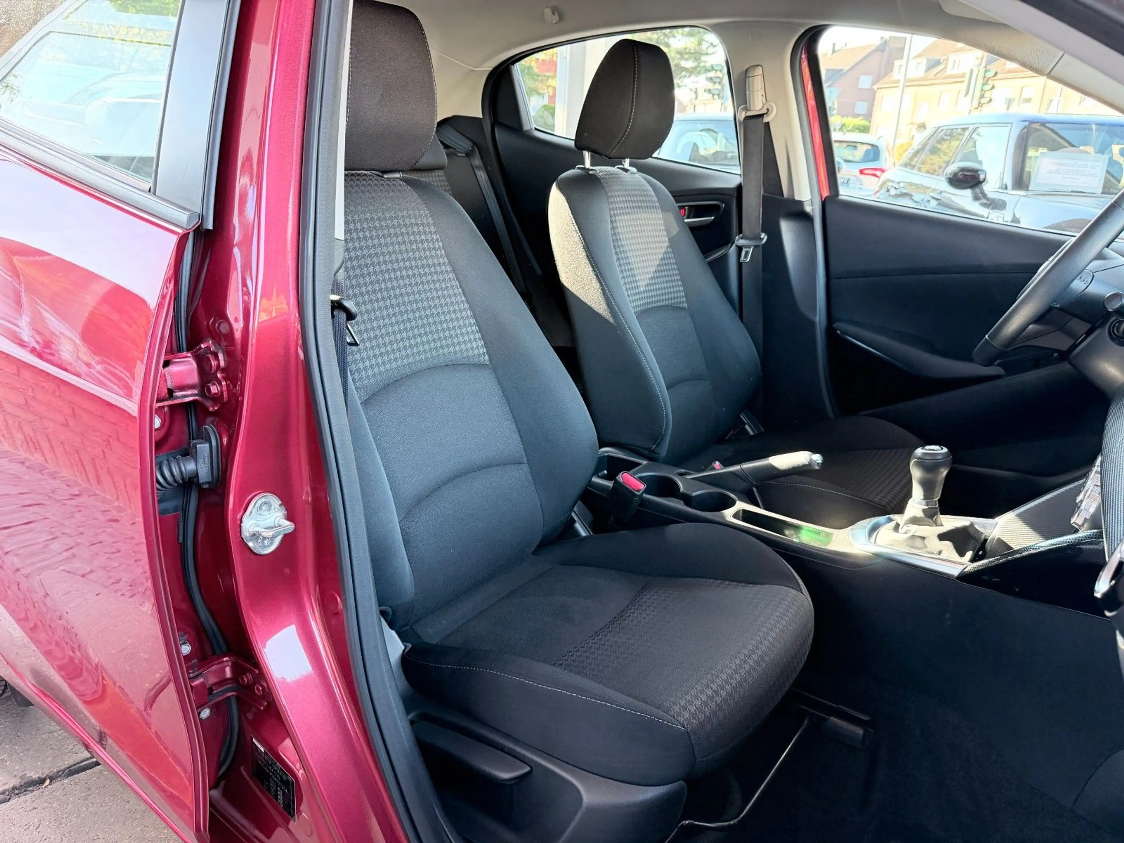 Mazda 2 Lim. Center-Line Klimaaut./Bluettoh/PDC — photo 15