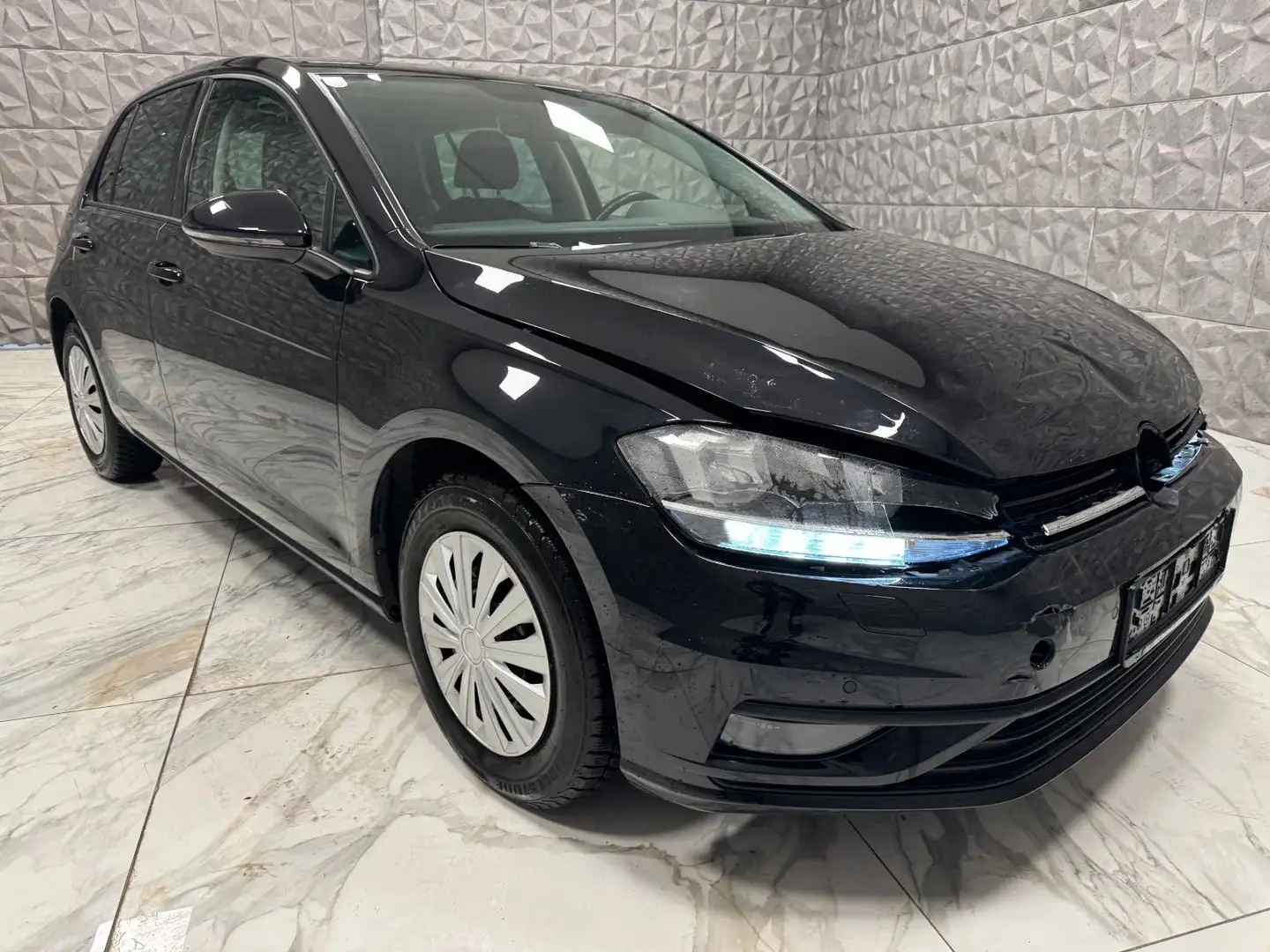 Volkswagen Golf VII Lim. Trendline BMT/Start-Stopp Zwart - 1