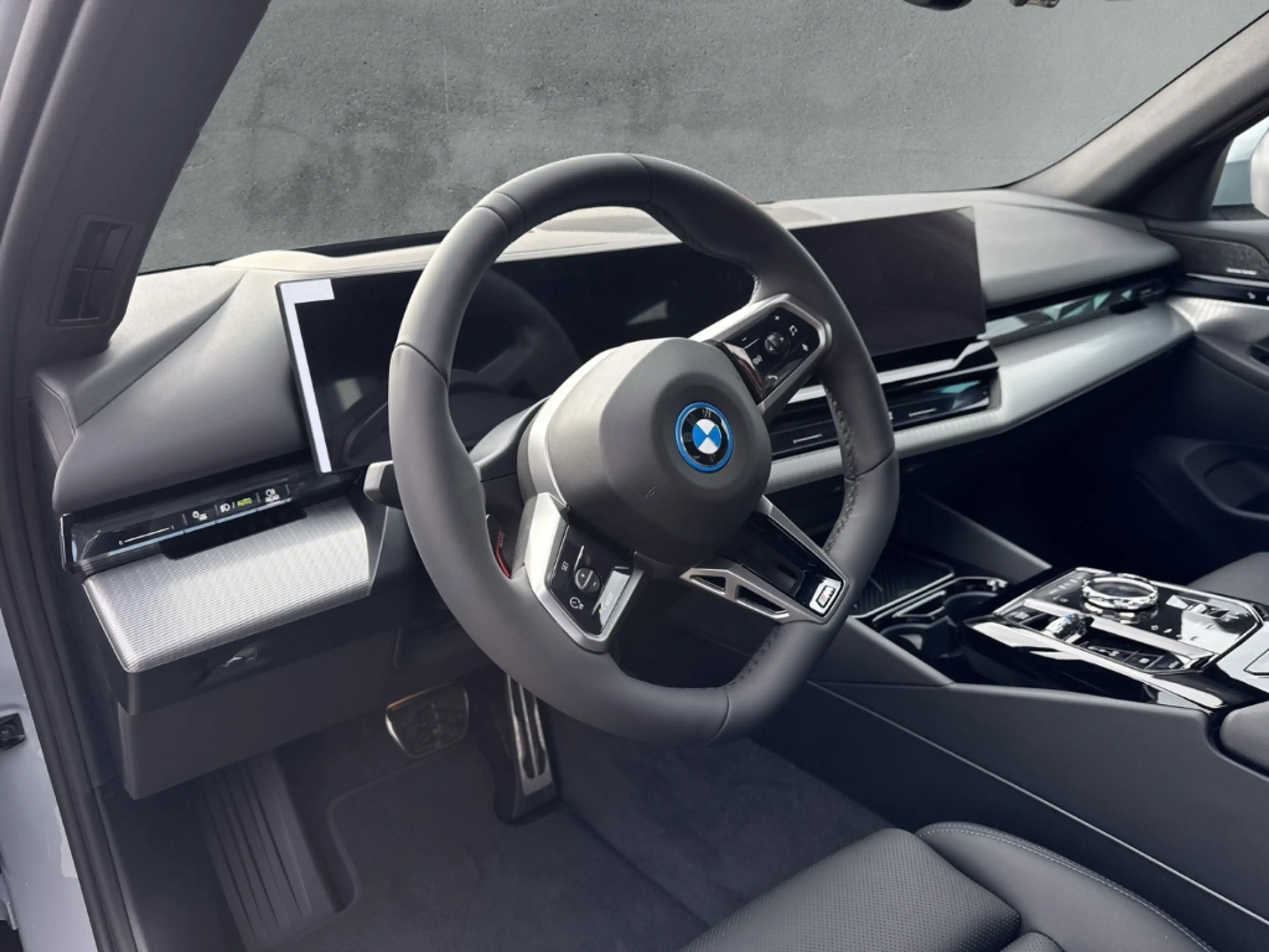 BMW i5 xDrive40 Limousine M Sport Pro LMR 20'' Park-Assis — photo 9