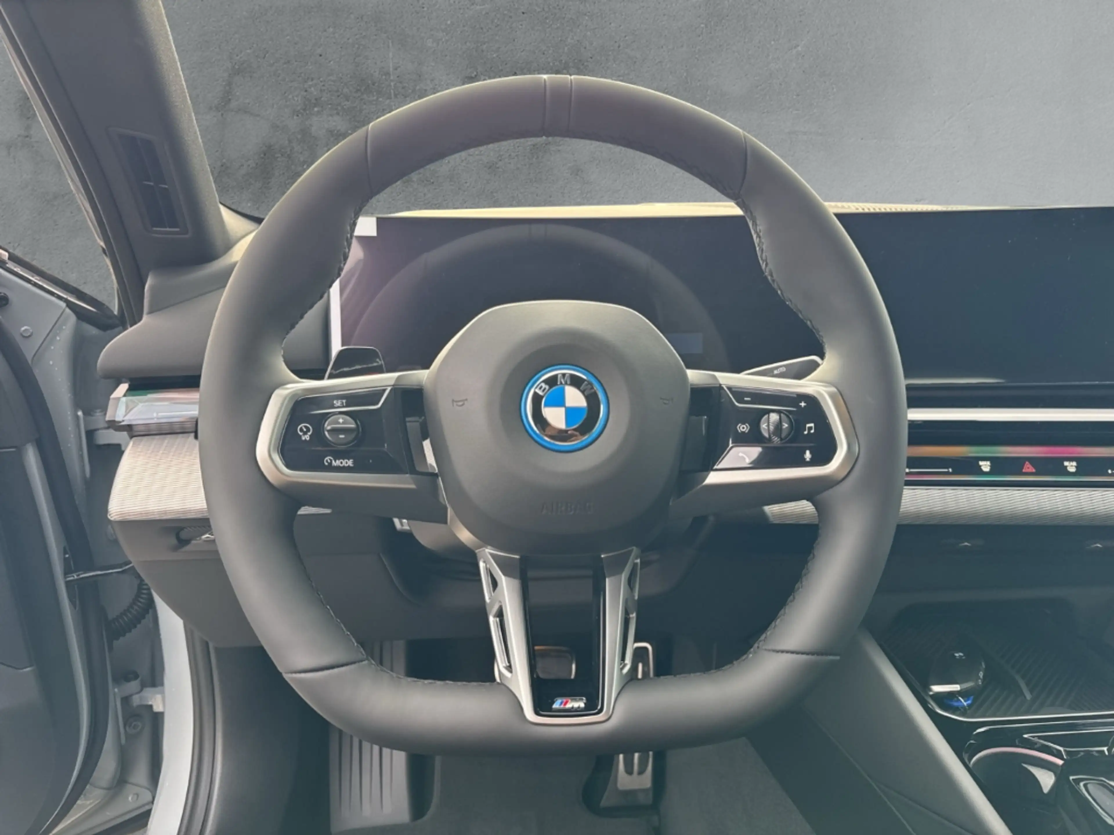 BMW i5 xDrive40 Limousine M Sport Pro LMR 20'' Park-Assis — photo 10
