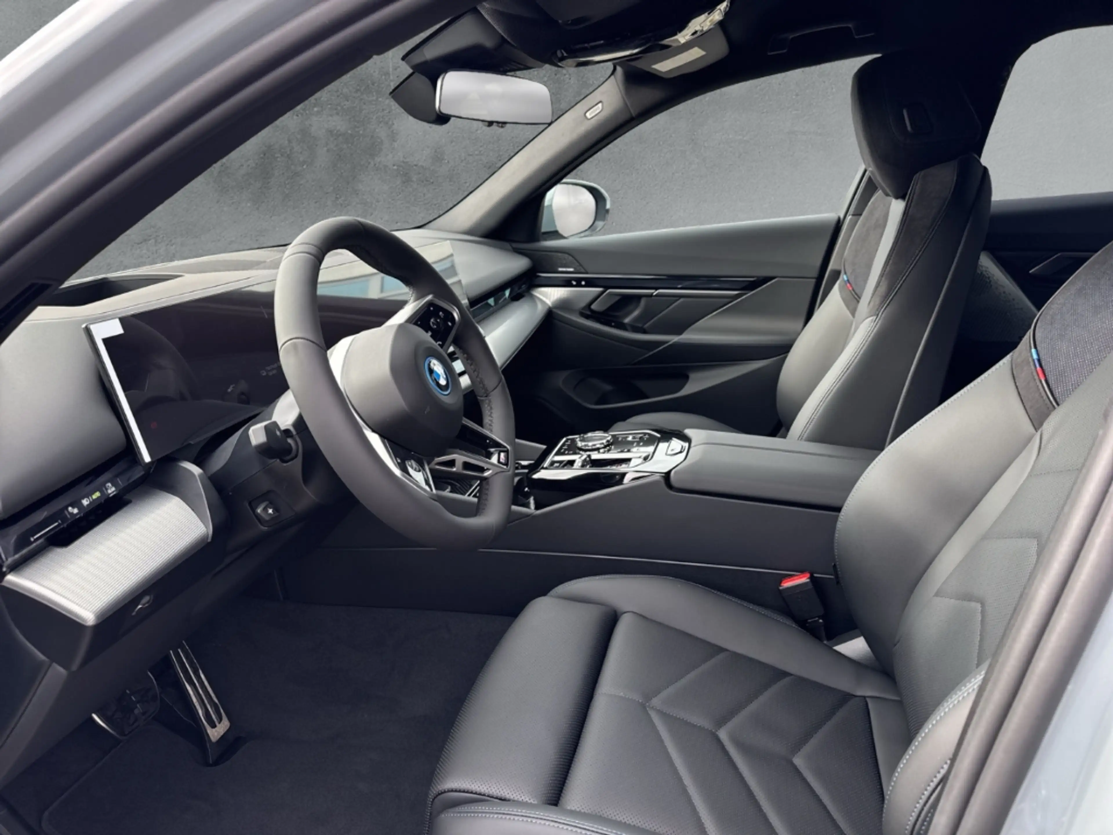 BMW i5 xDrive40 Limousine M Sport Pro LMR 20'' Park-Assis — photo 8