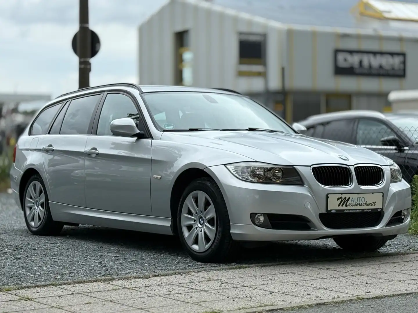 BMW 318 i Touring AHK KLIMA PDC SHZ TEMPOMAT Silber - 1