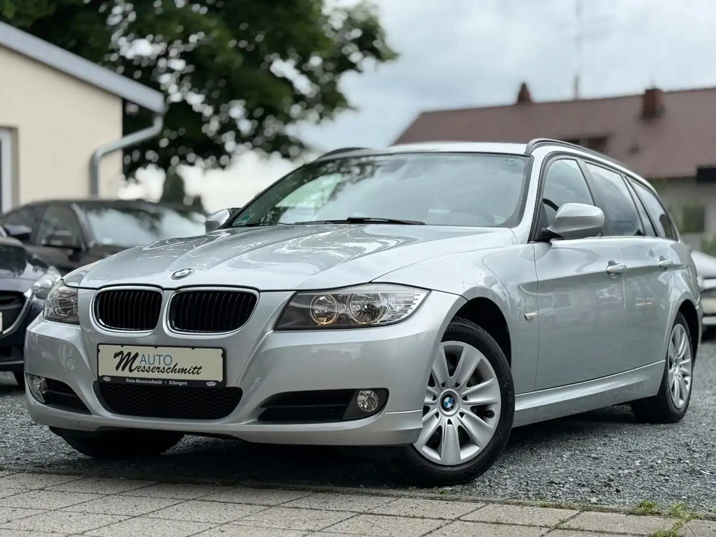 BMW 318 i Touring AHK KLIMA PDC SHZ TEMPOMAT Silber - 2