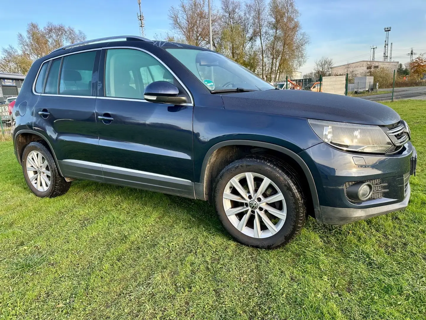 Volkswagen Tiguan Sport & Style BMT 4Motion Blau - 2