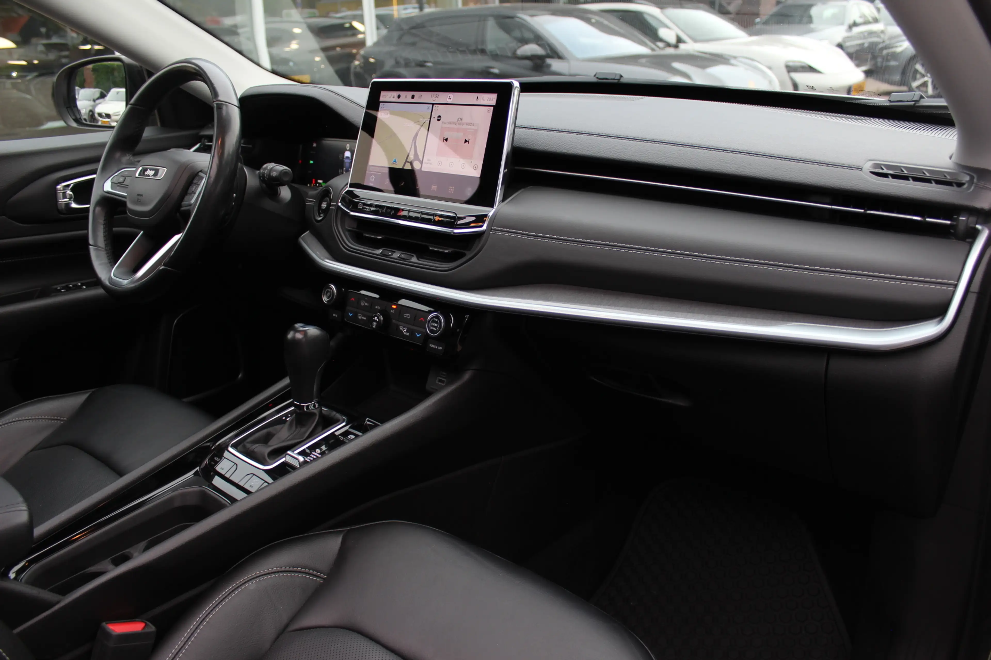 Jeep Compass 4xe 240 Plug-in Hybrid Electric S / Trekhaak / Pan — photo 13