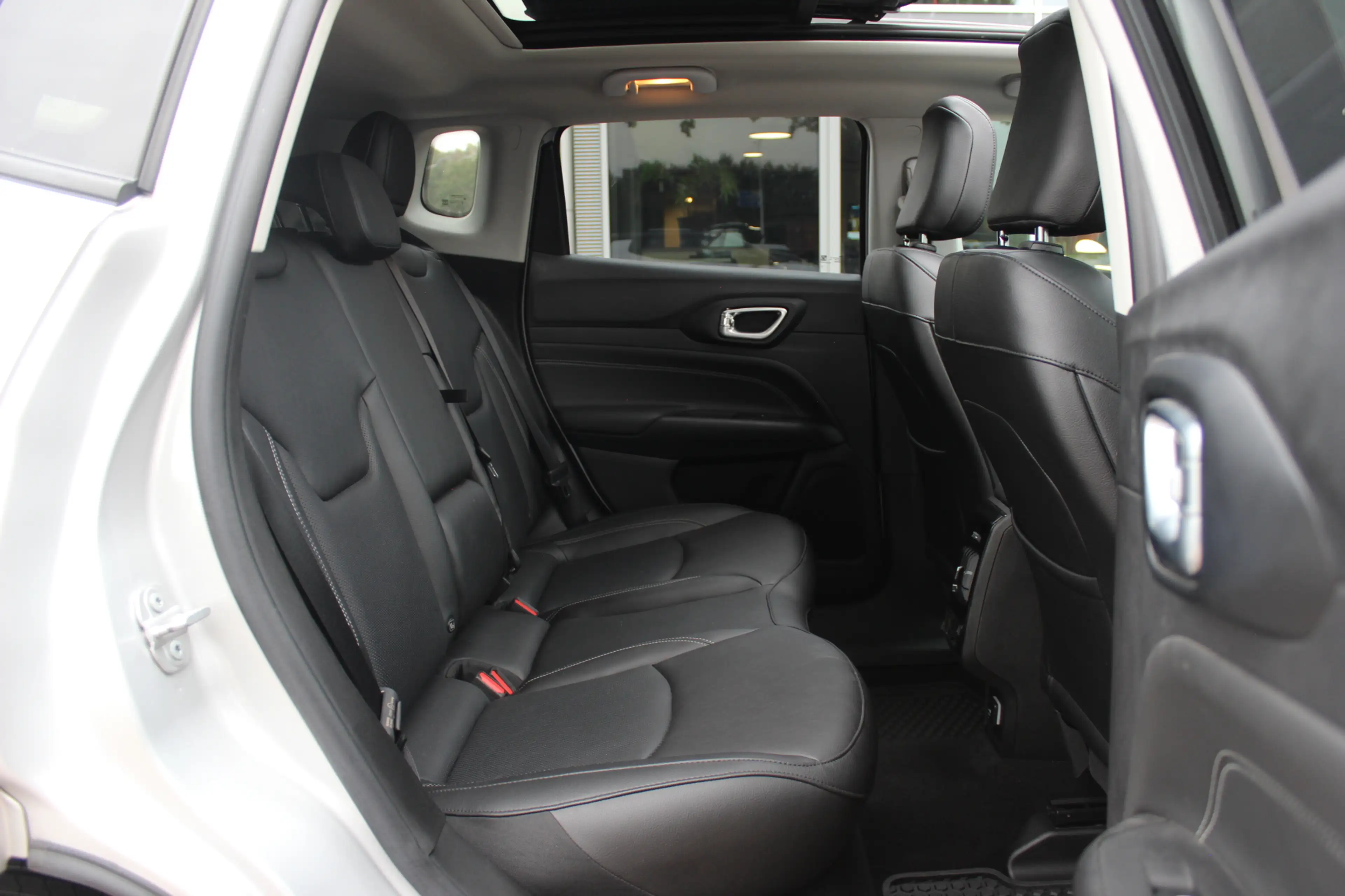 Jeep Compass 4xe 240 Plug-in Hybrid Electric S / Trekhaak / Pan — photo 12